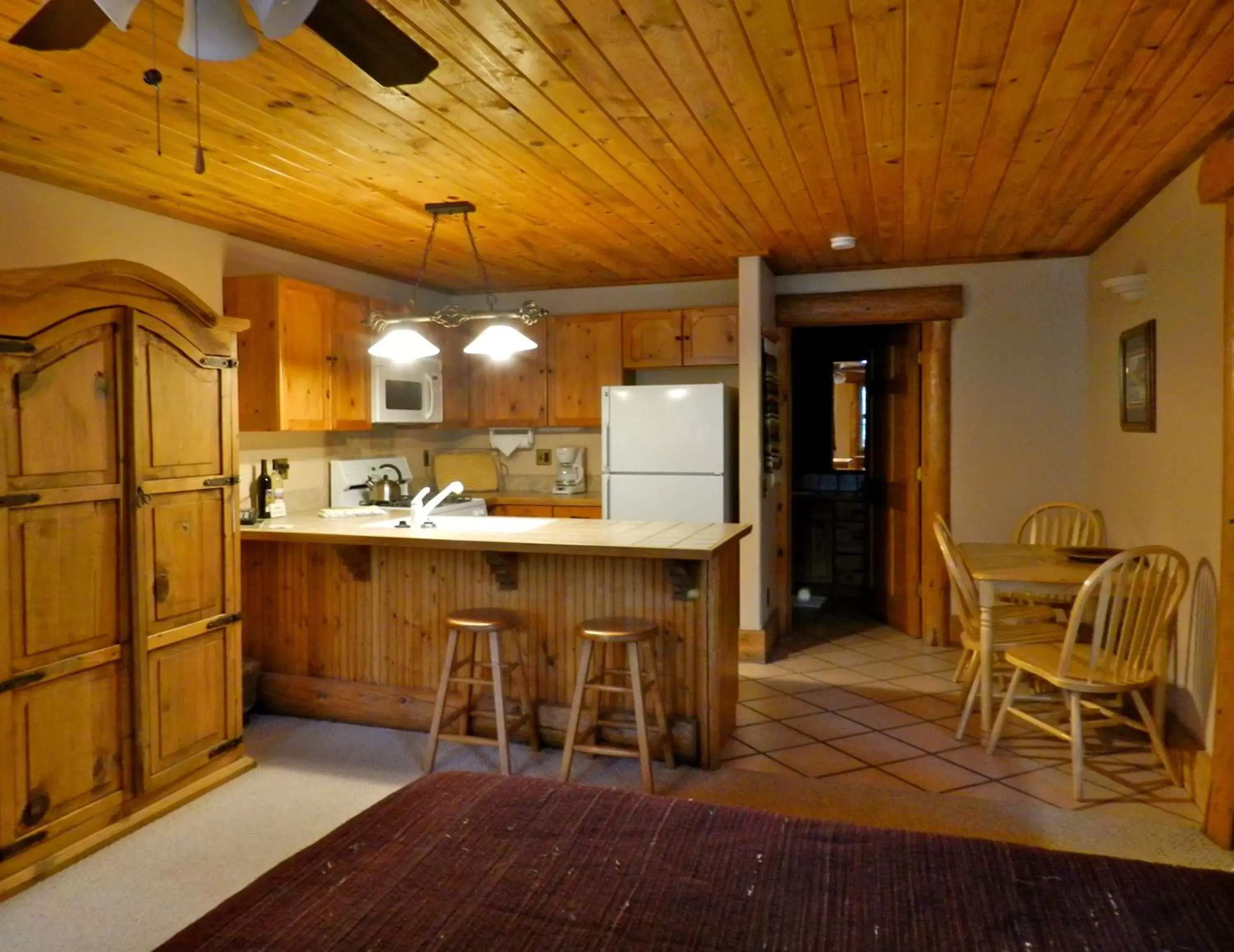 Dining area, Kitchen/Kitchenette in Chipeta Lodge