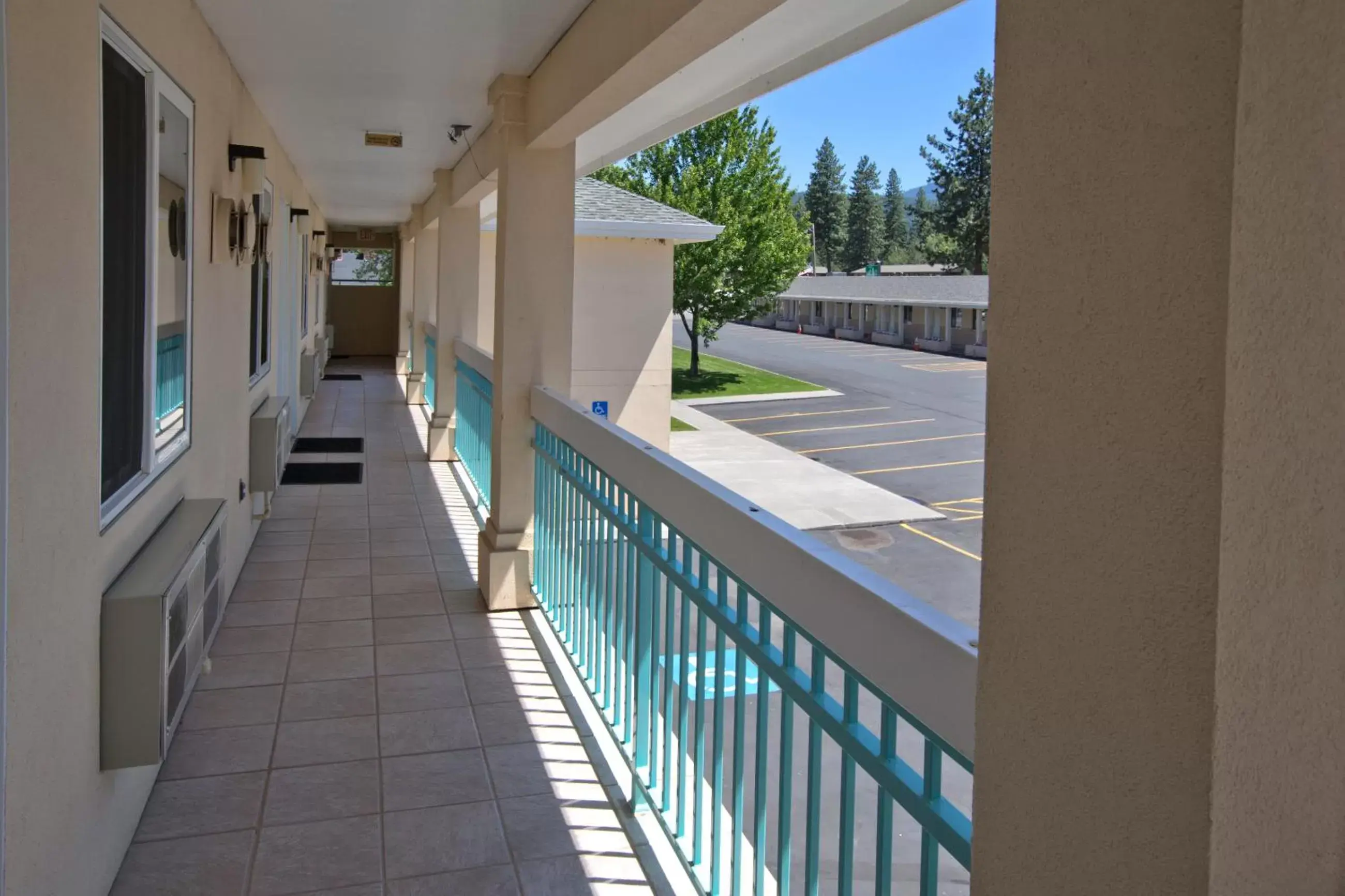 Day, Balcony/Terrace in Shasta Pines Motel & Suites
