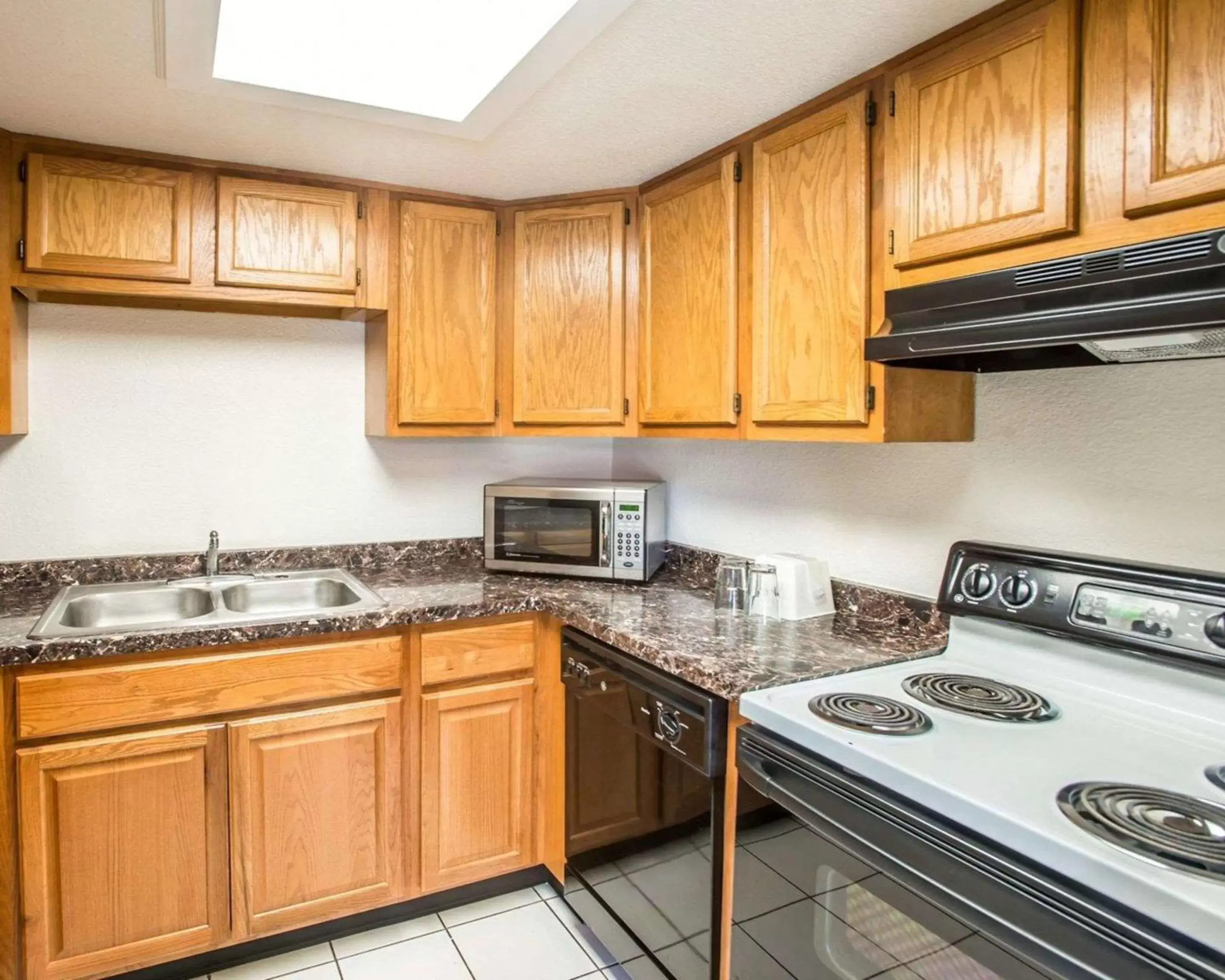 Photo of the whole room, Kitchen/Kitchenette in Rodeway Inn Greeley