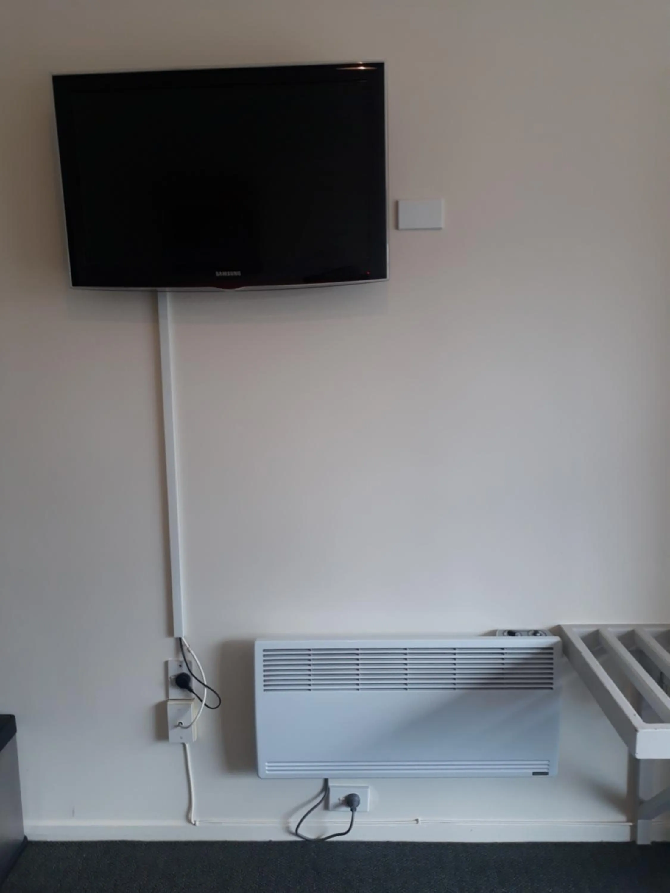 TV and multimedia in The Coast Motel