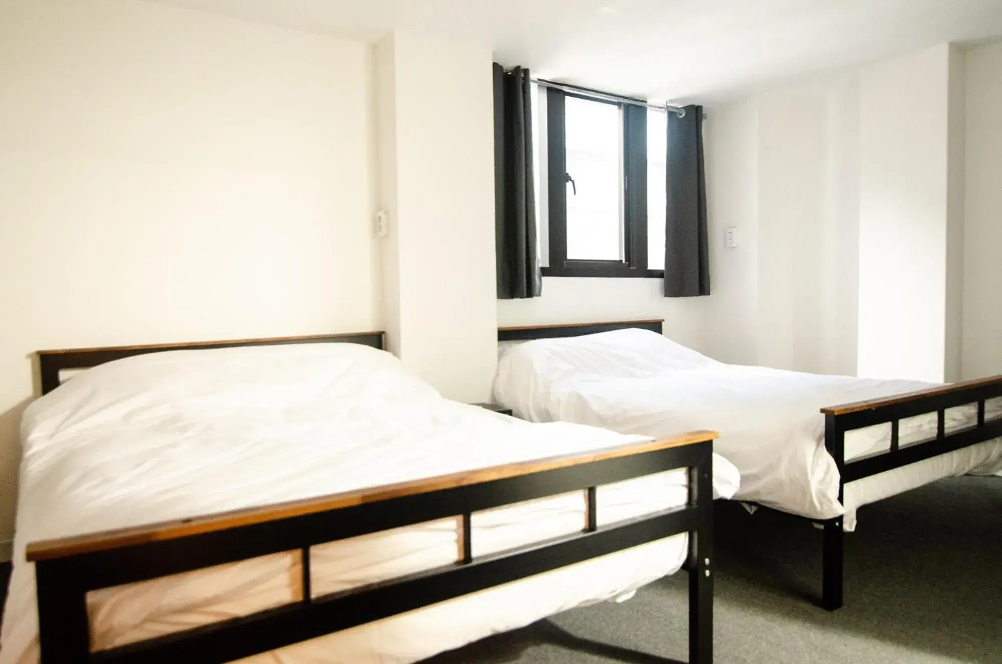 Quadruple Room with Private Bathroom in One Way Guesthouse Busan Quadruple Room with Private Bathroom in One Way Guesthouse Busan