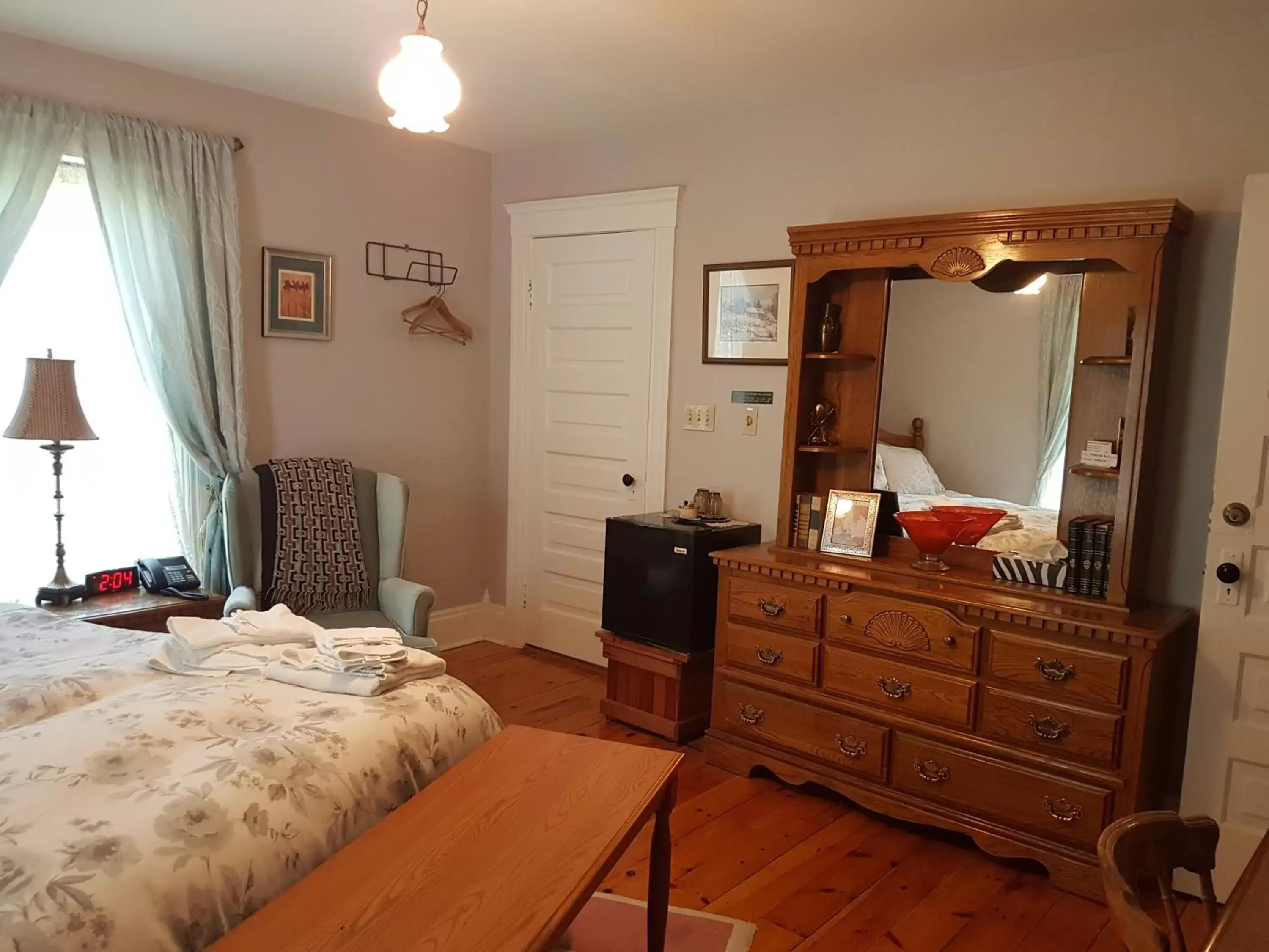 Bedroom, Bed in Ye Olde Walkerville Bed & Breakfast