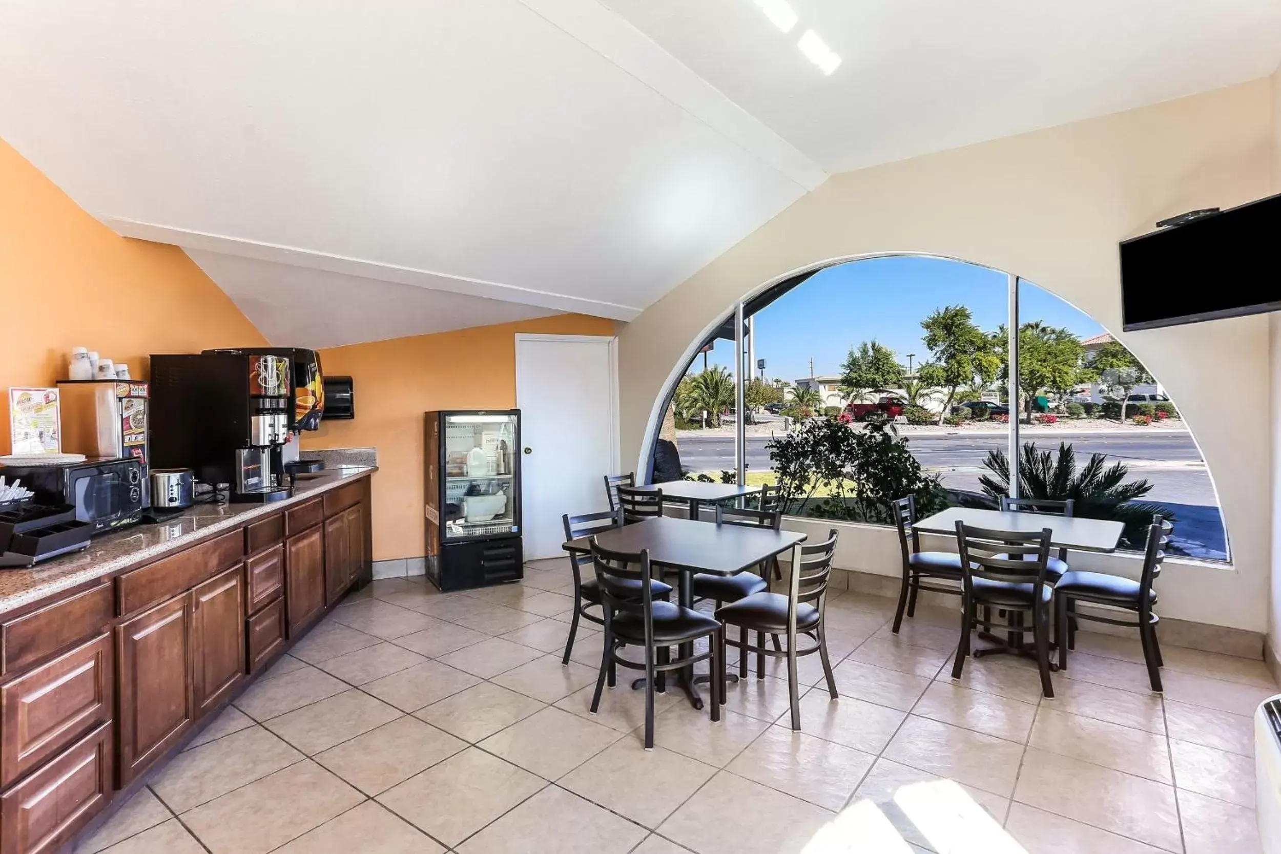 Restaurant/Places to Eat in Americas Best Value Inn and Suites El Centro