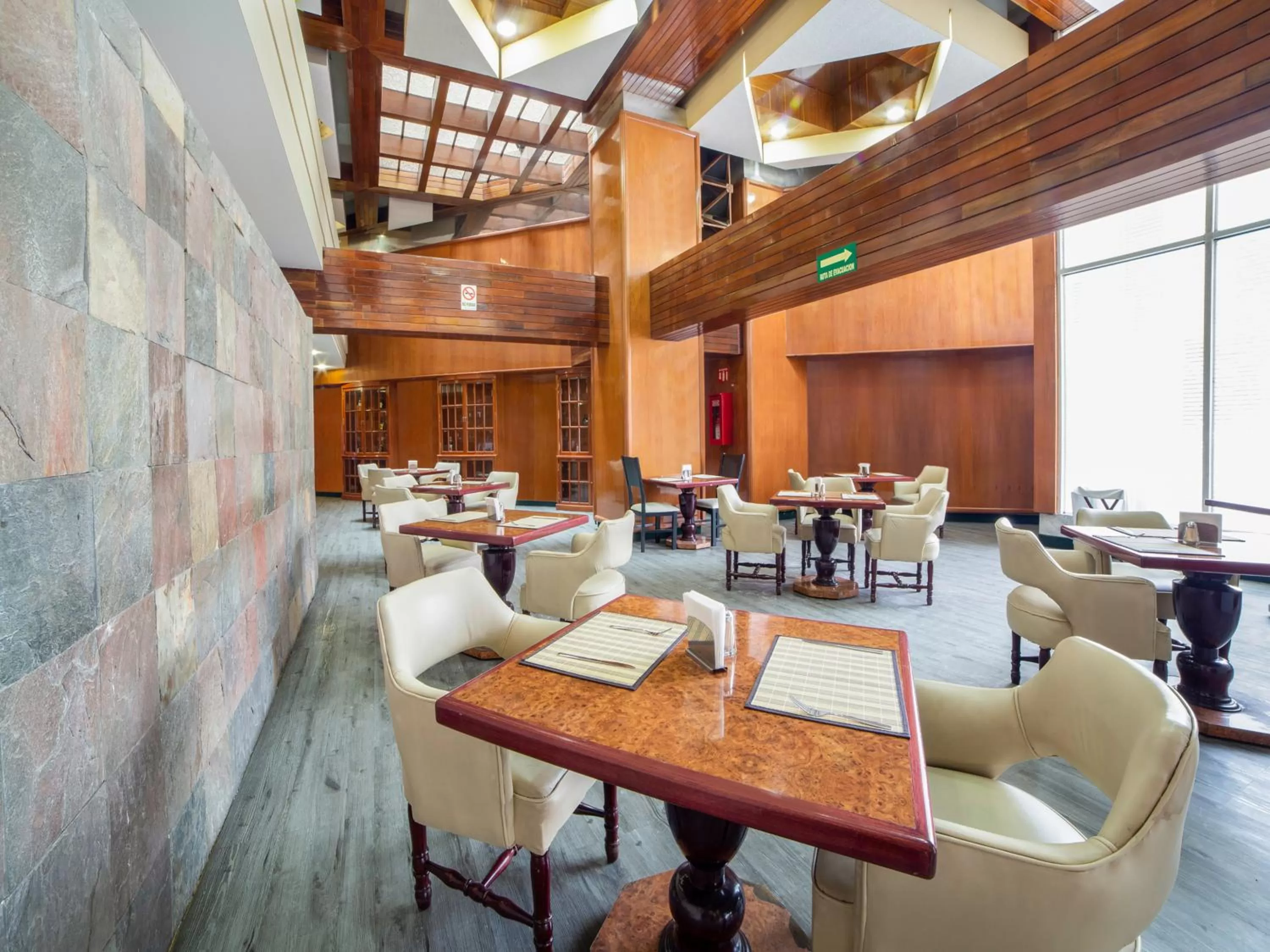 Restaurant/places to eat in Hotel Escala Central del Norte