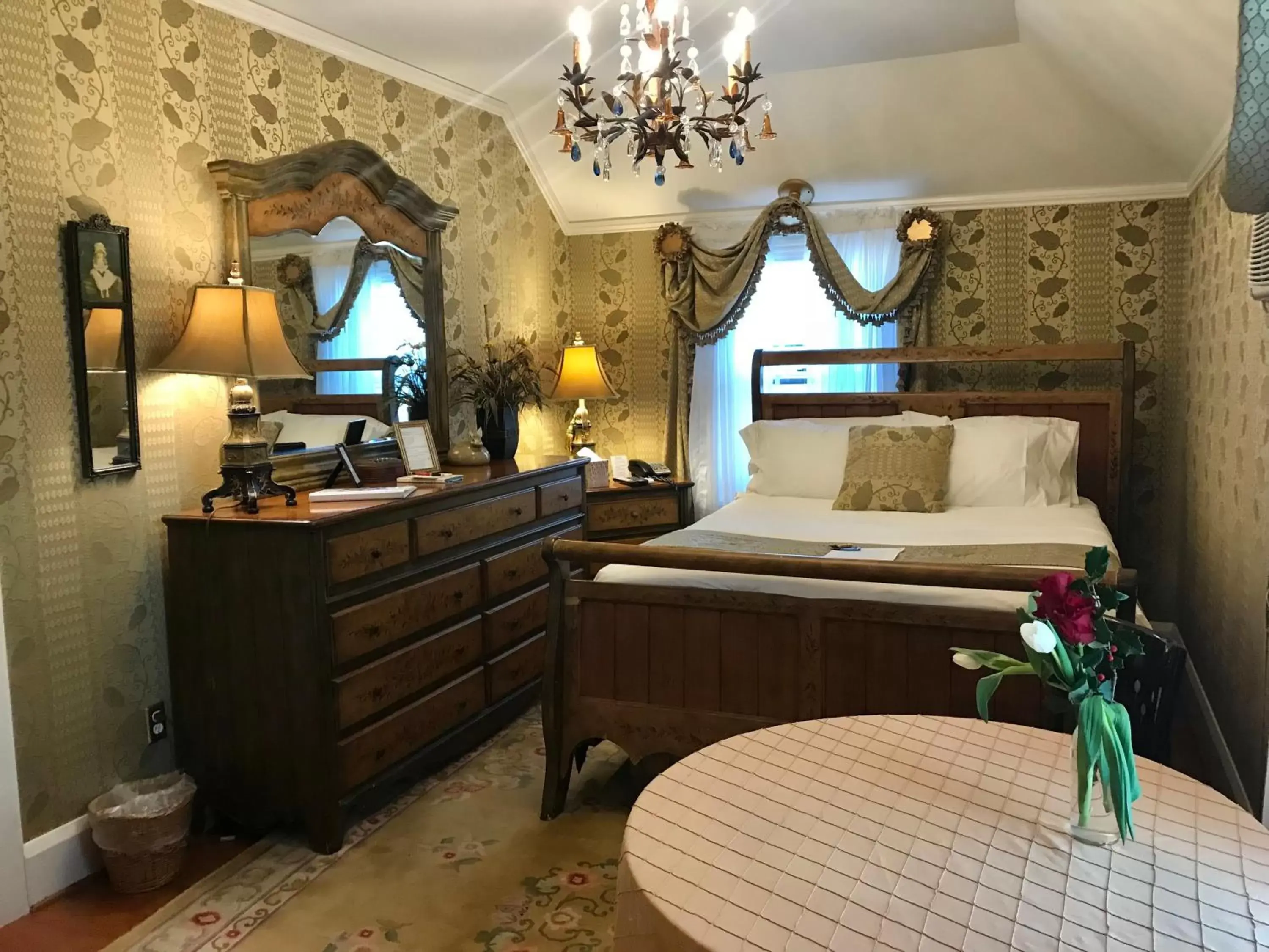 Deluxe Queen Room in Gramercy Mansion