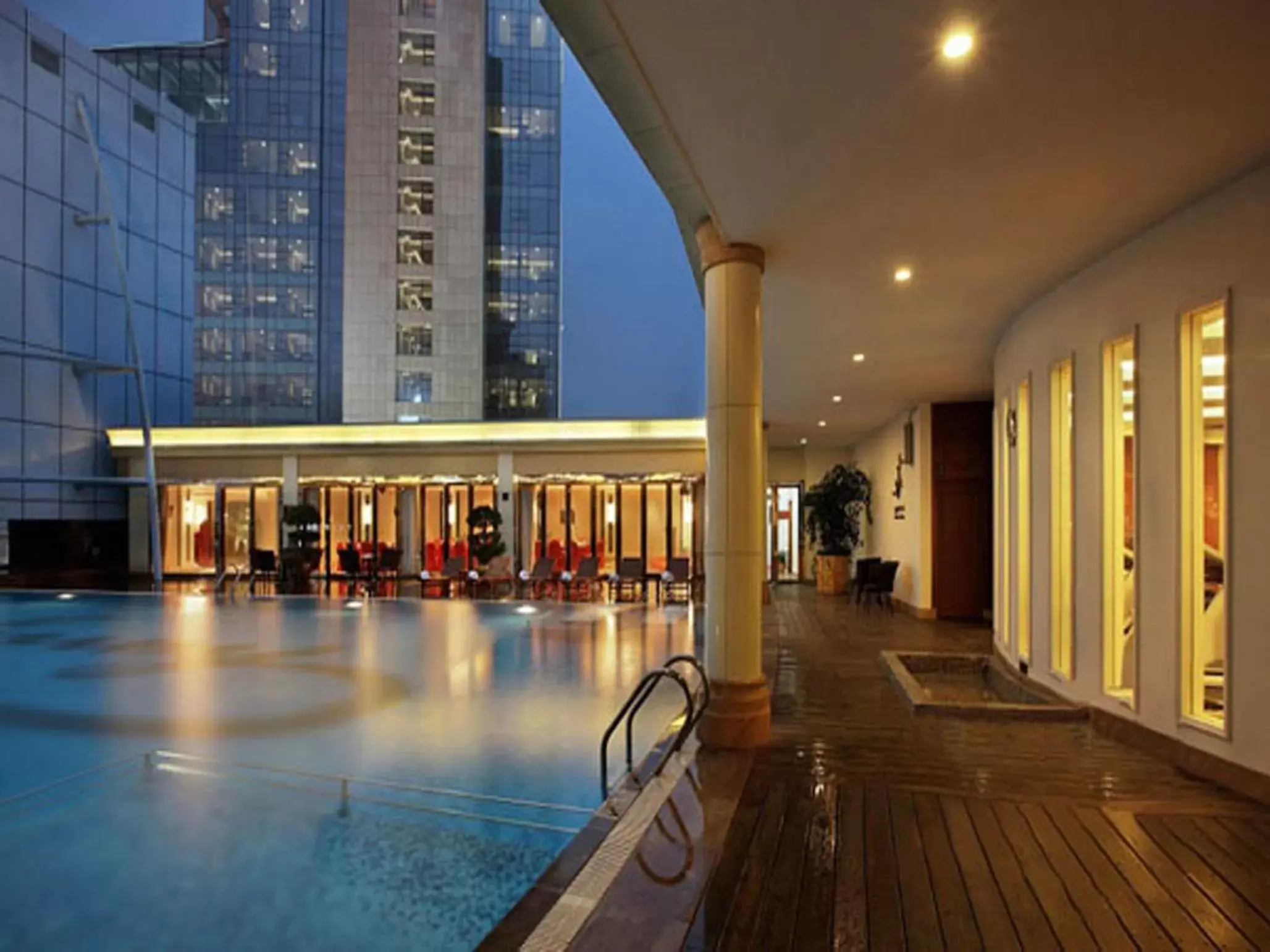 Swimming Pool in Zhuhai Charming Holiday Hotel-Free Welcome Fruit Plate