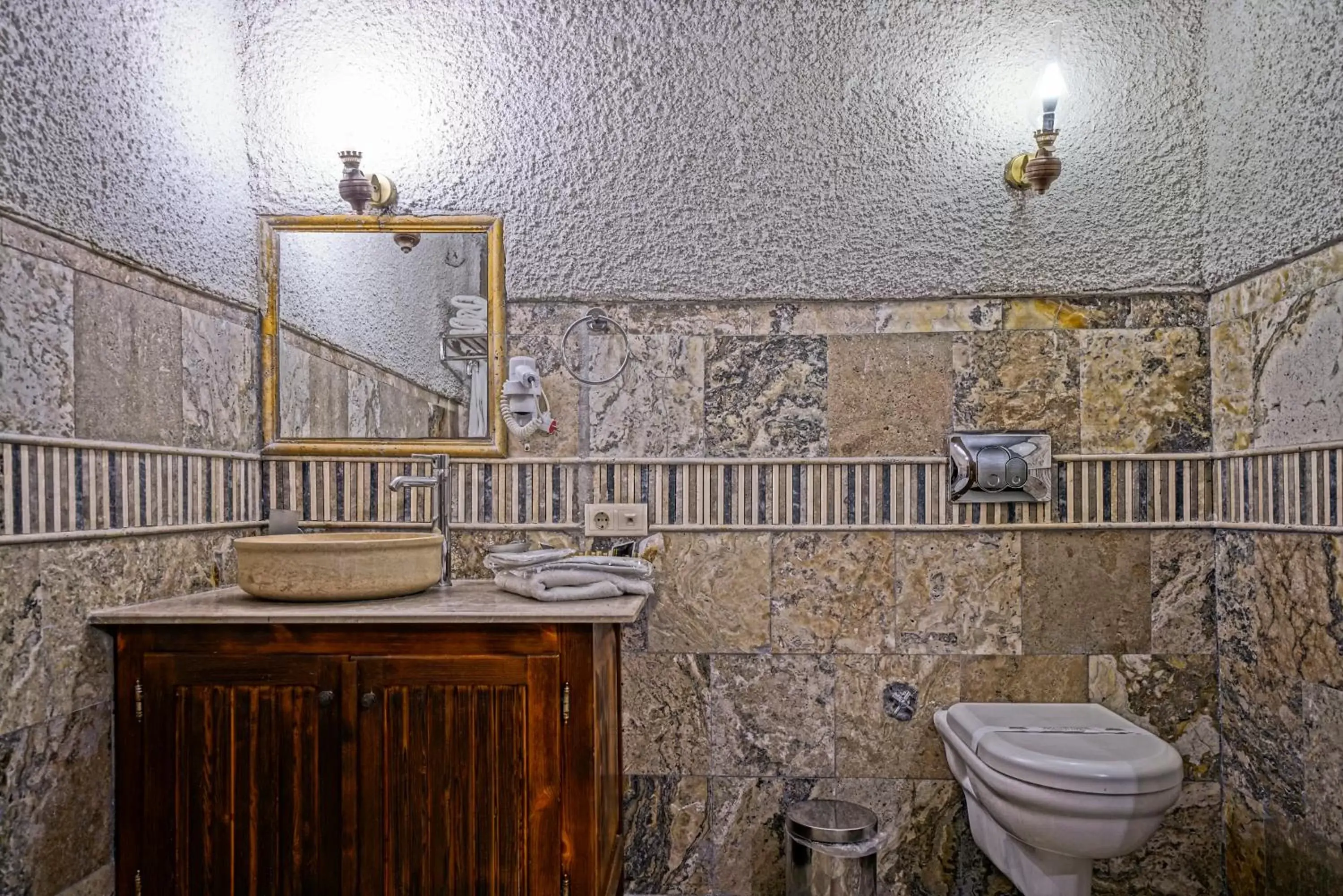 Bathroom in Maccan Cave Hotel