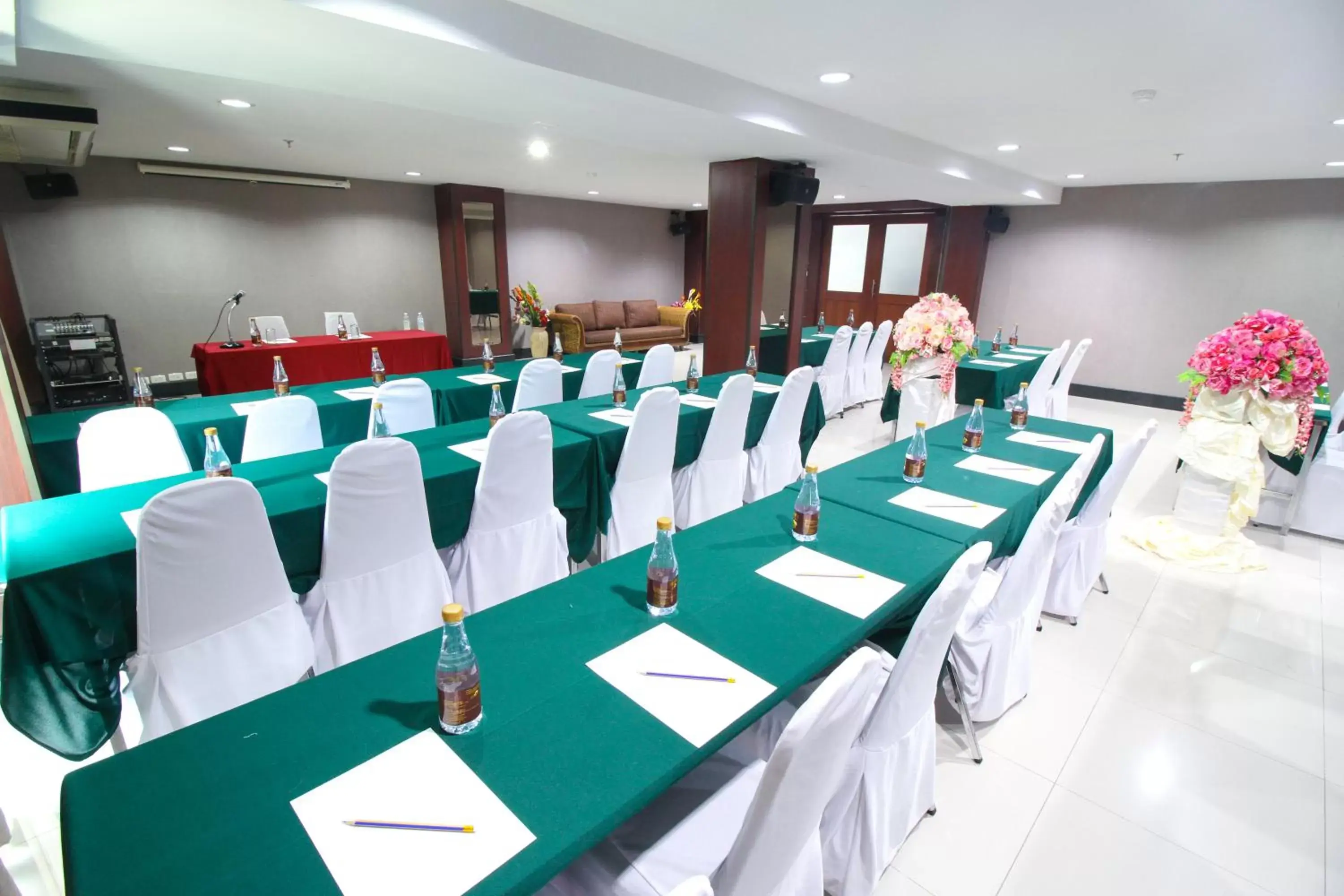 Meeting/conference room in Convenient Grand Hotel SHA Extra Plus