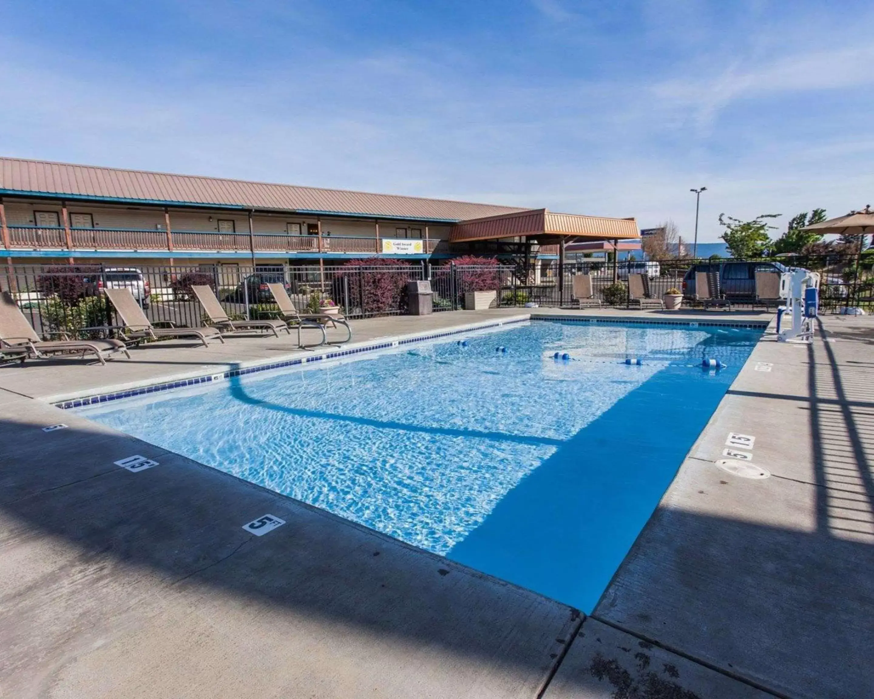 On site, Swimming Pool in Quality Inn & Suites Goldendale
