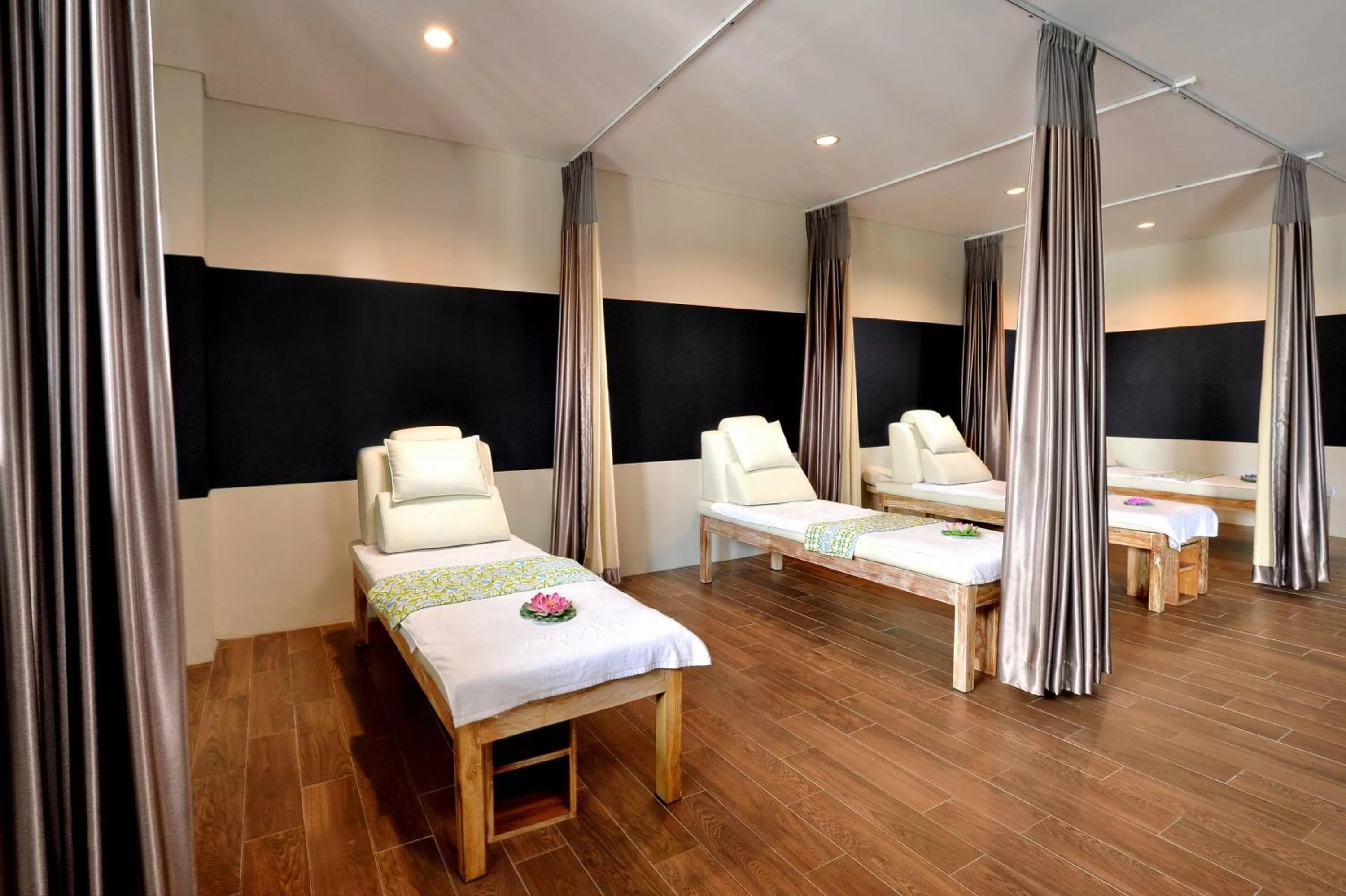 Spa and wellness centre/facilities, Bed in The New Atrium Hotel Yogyakarta