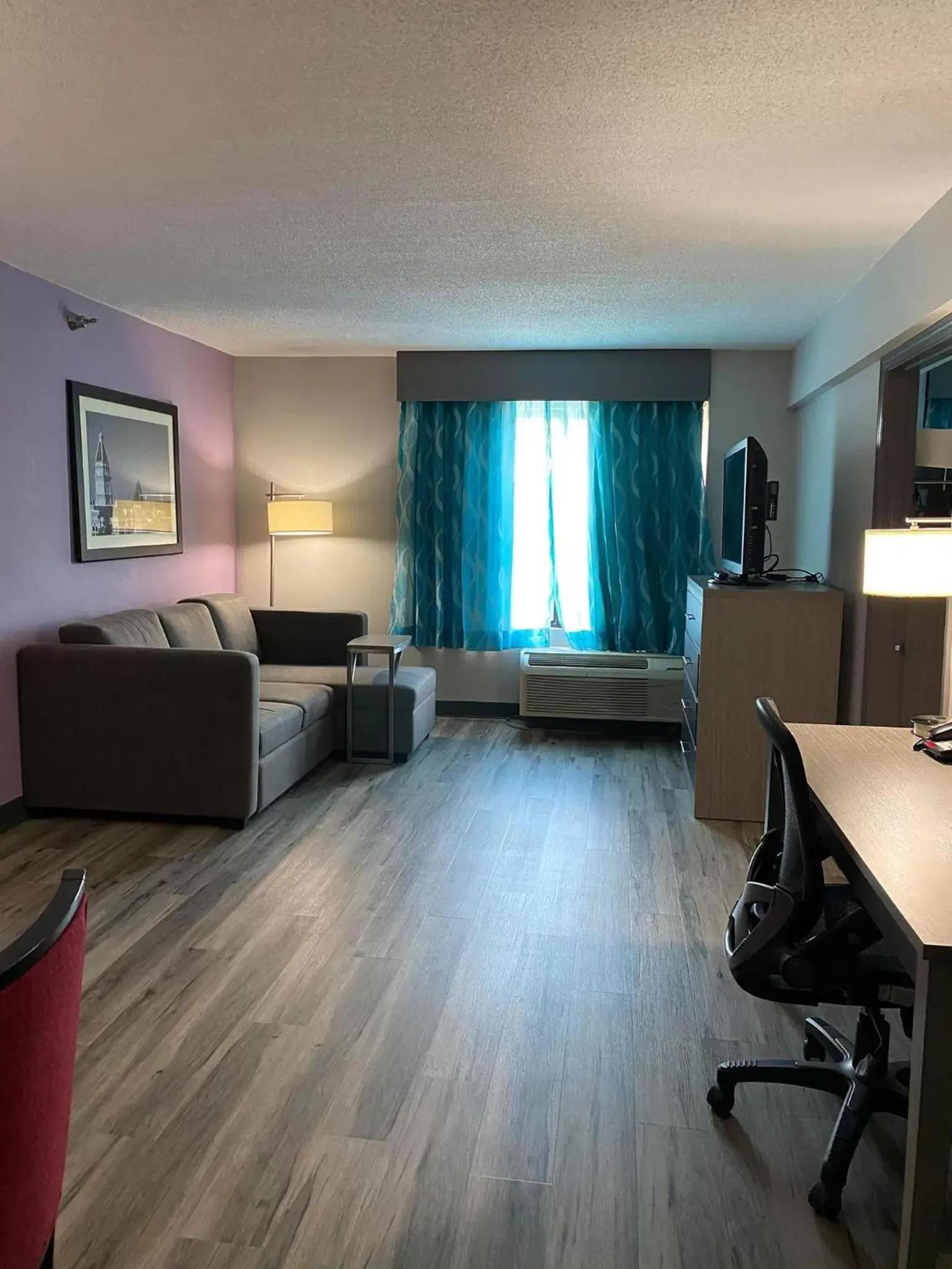 Living room, Bed in La Quinta by Wyndham Clarksville Living room, Bed in La Quinta by Wyndham Clarksville