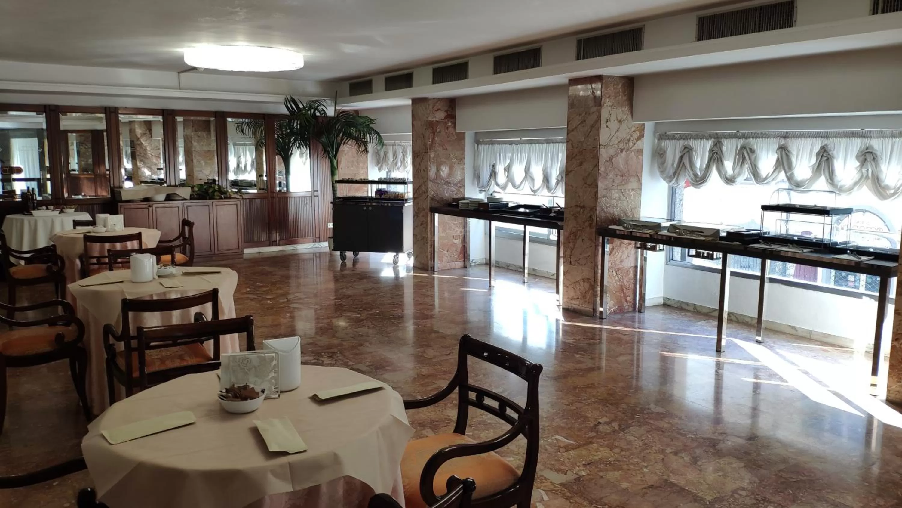 Breakfast in Grand Hotel Duomo