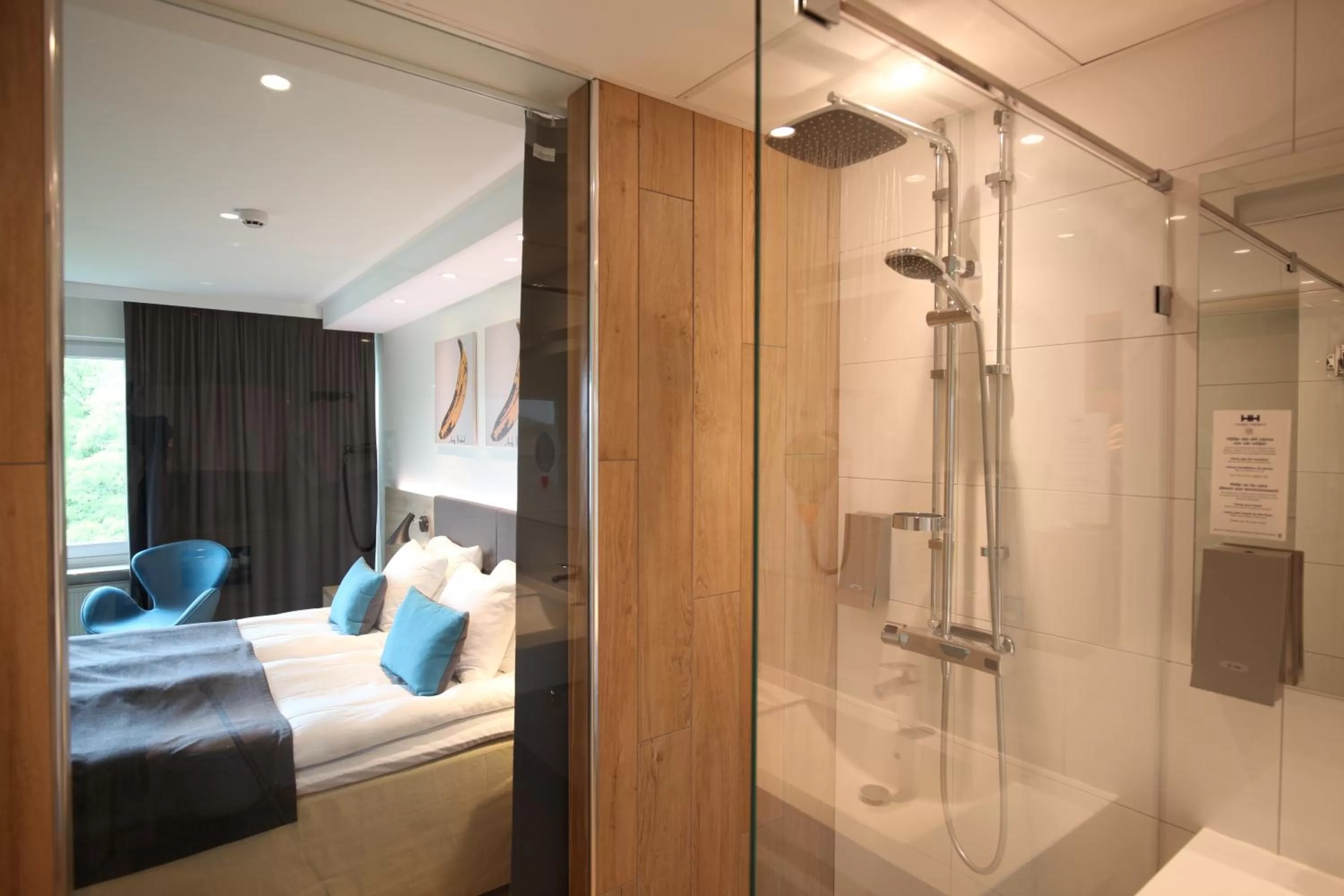 Shower, Bed in Best Western Hotel Halland