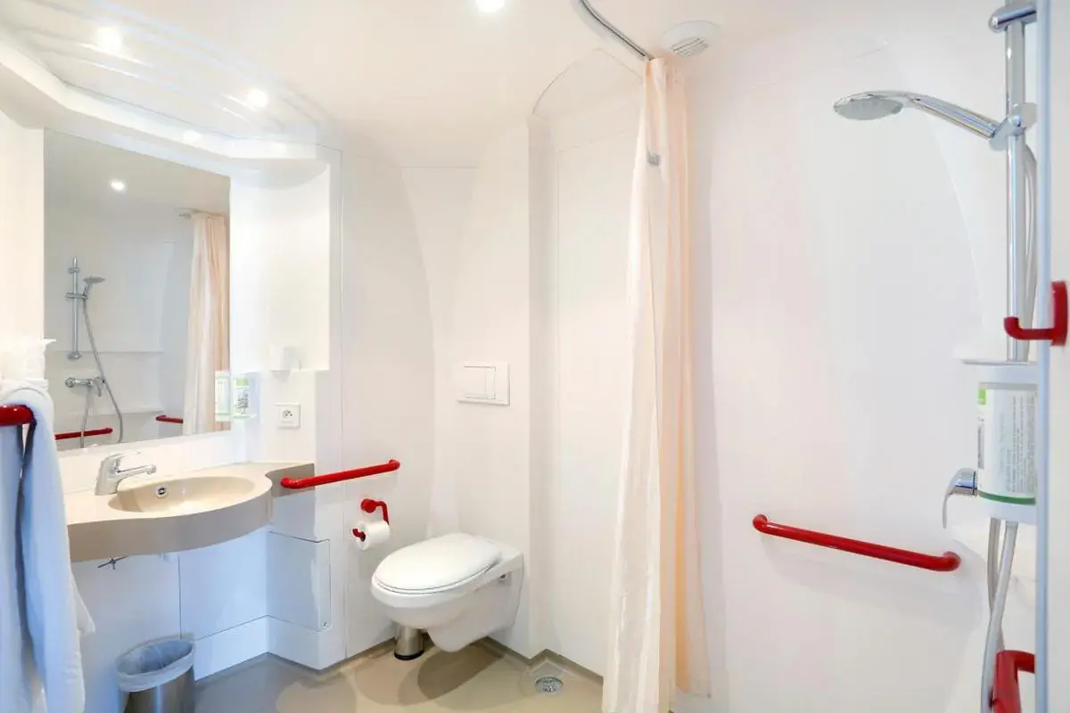 Bathroom in Hotel Sénia