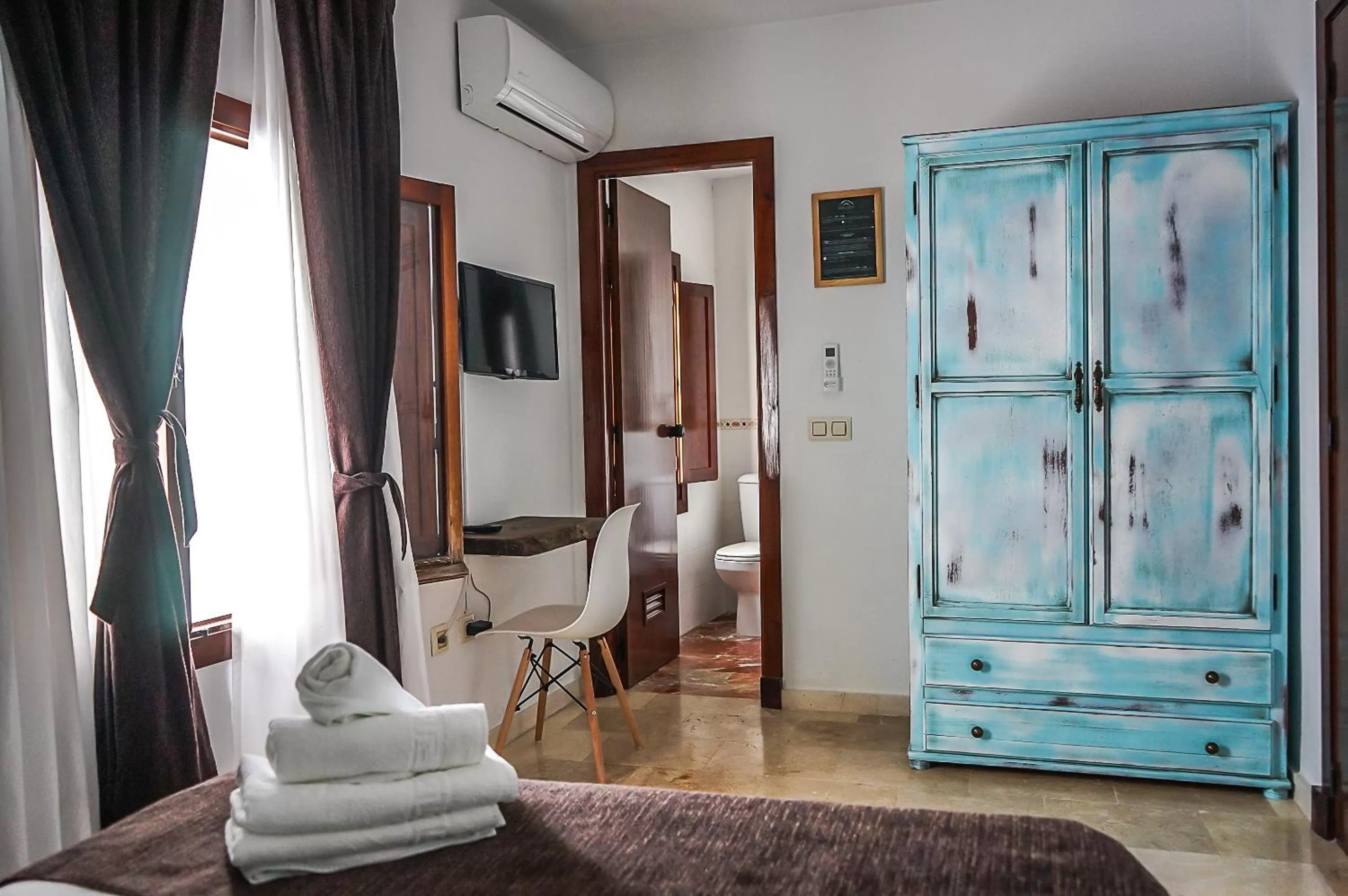 Bedroom, Bed in Hotel Posada de las Cuevas