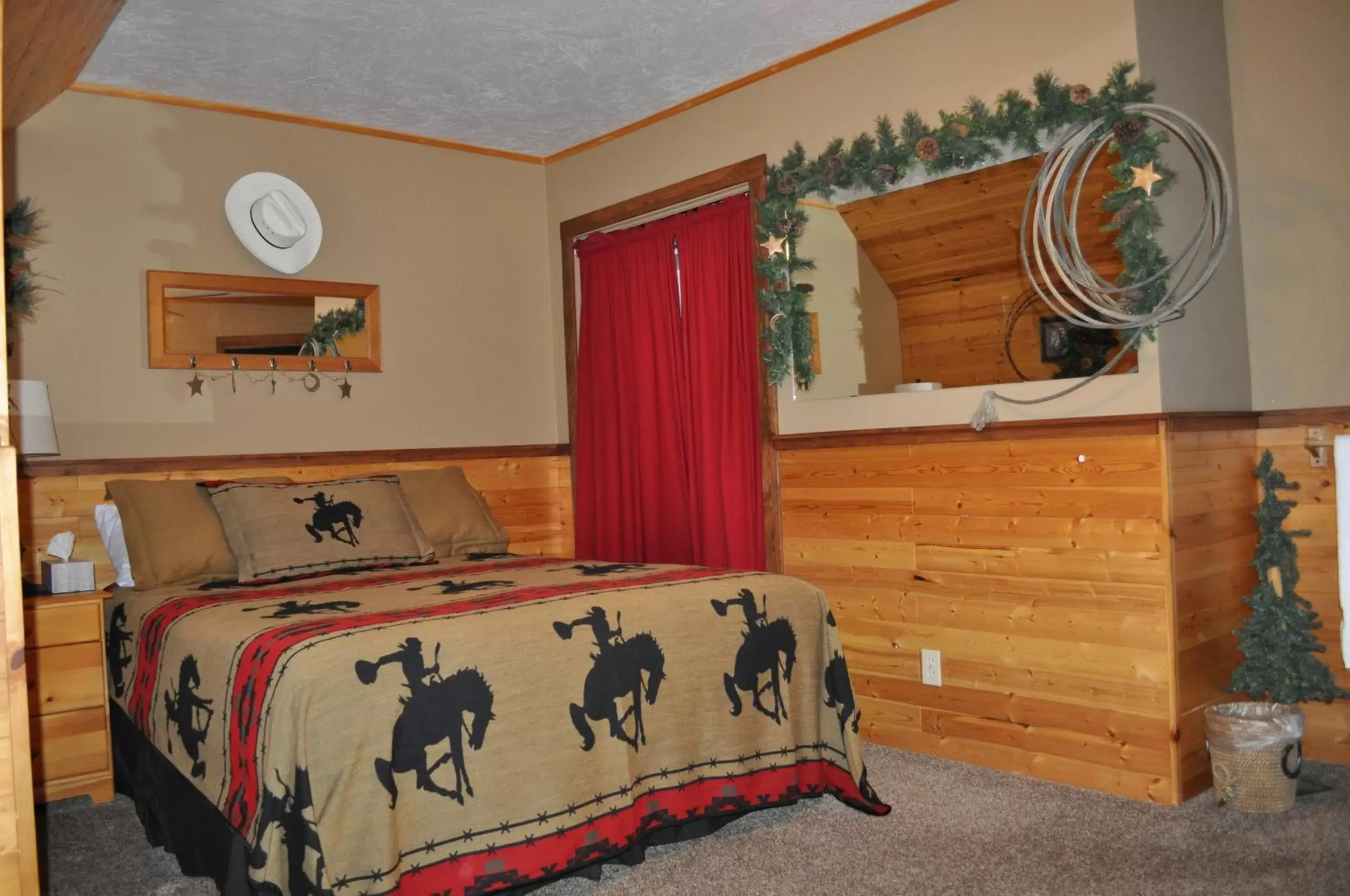 Bed in Rocky Ridge Country Lodge