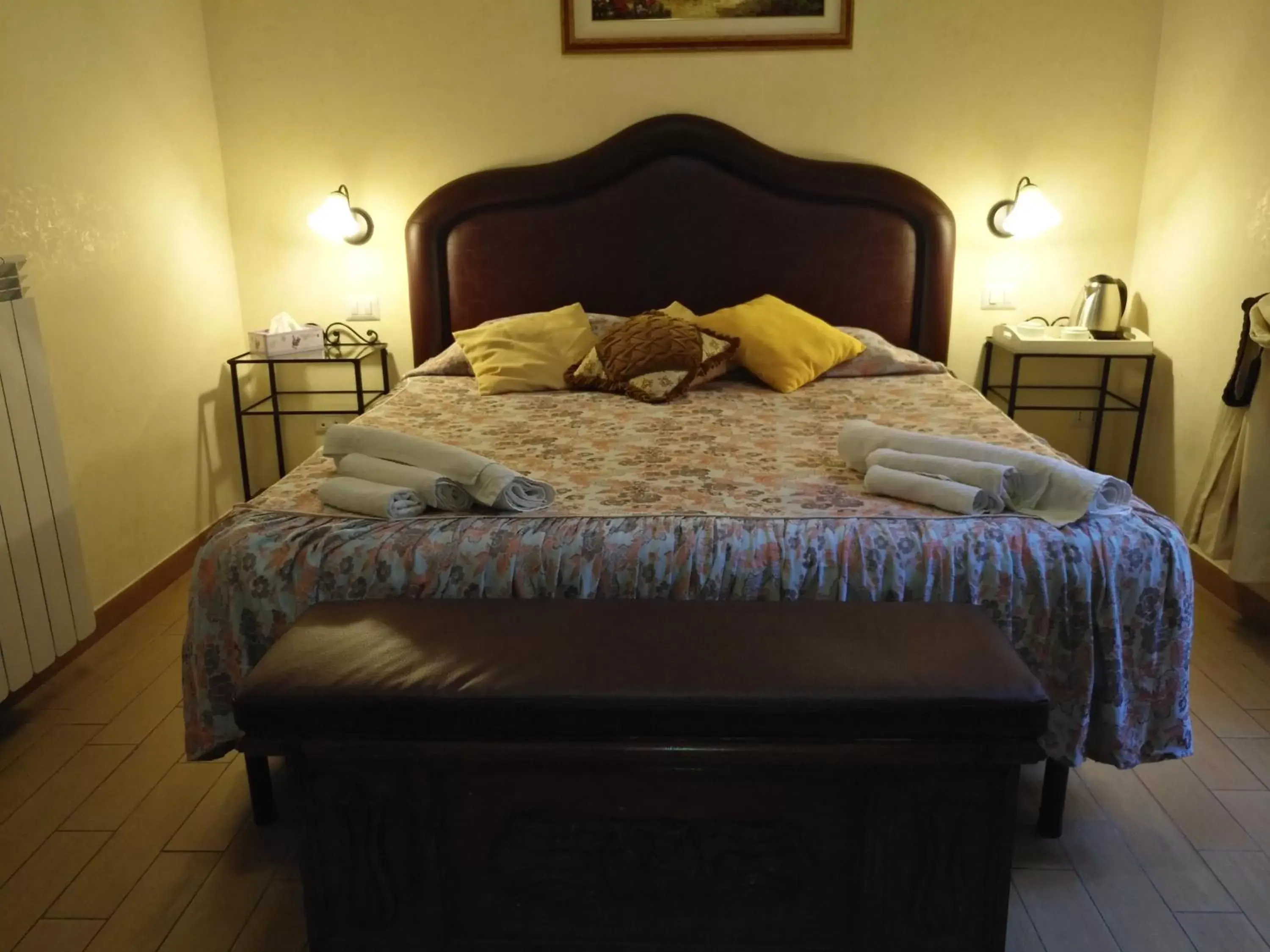 Bedroom, Bed in Tucci's Roma Guest House
