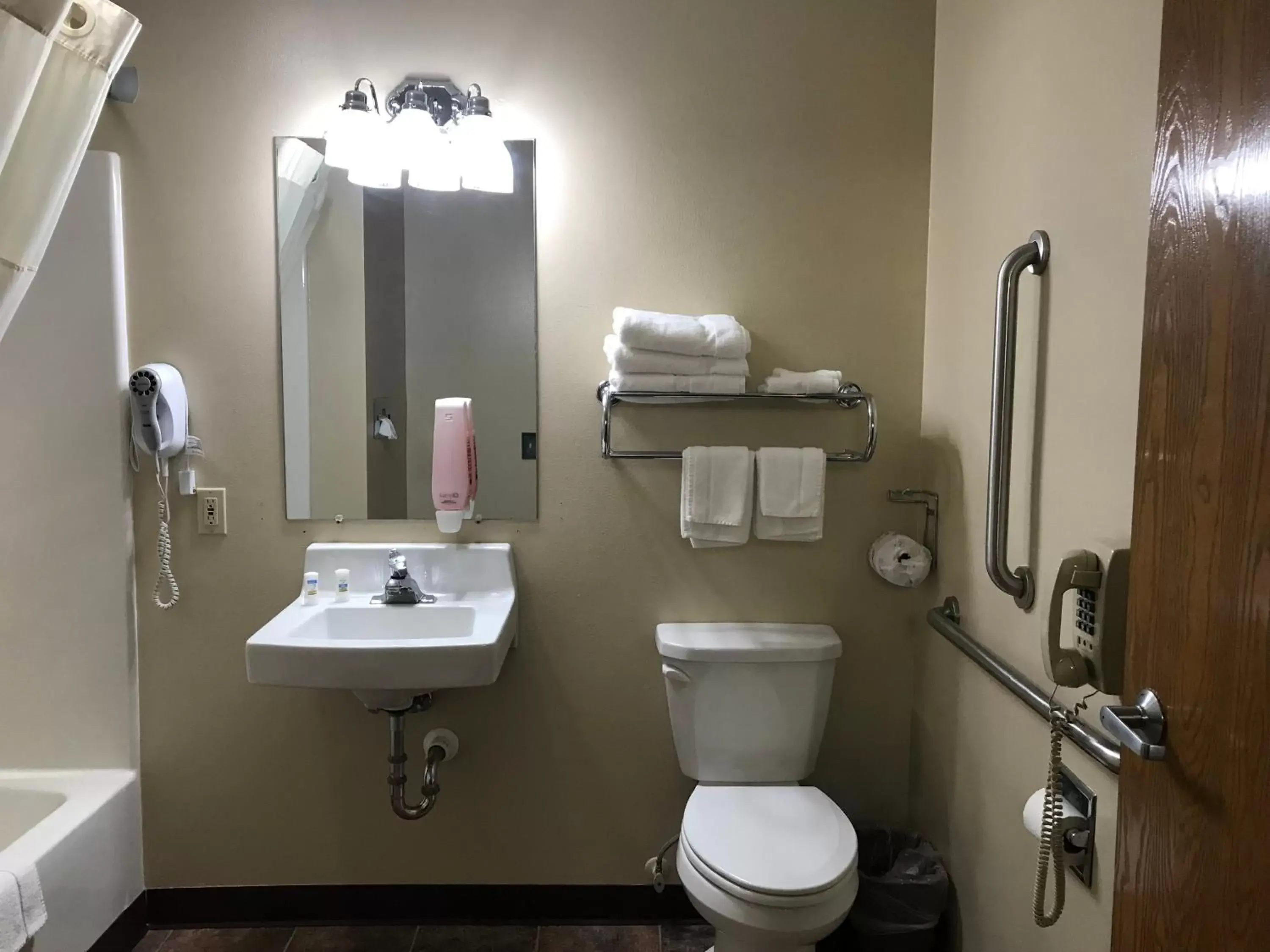 Bathroom in Heartland Hotel & Suites