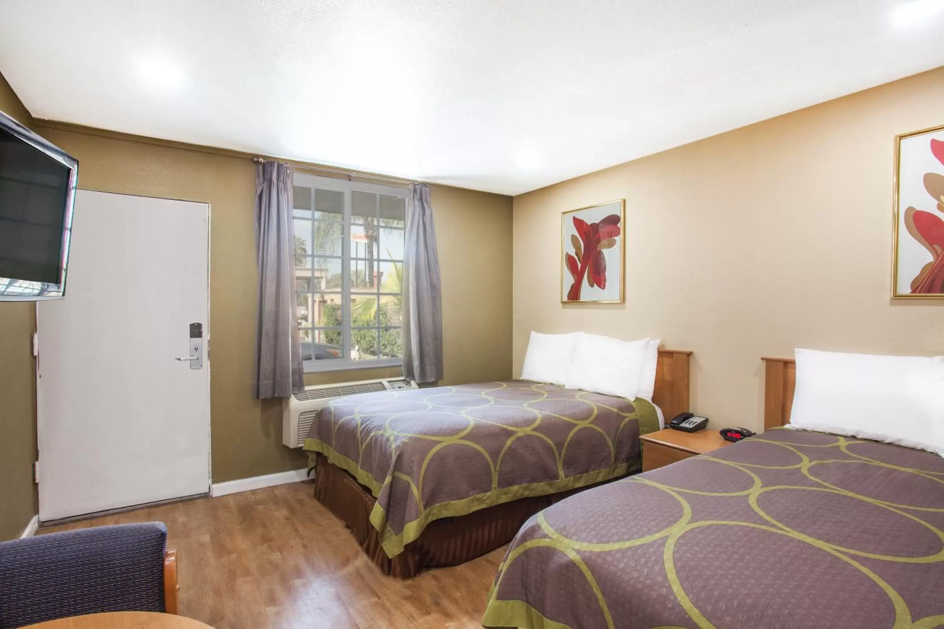 Bed in Super 8 by Wyndham Redlands/San Bernardino Bed in Super 8 by Wyndham Redlands/San Bernardino