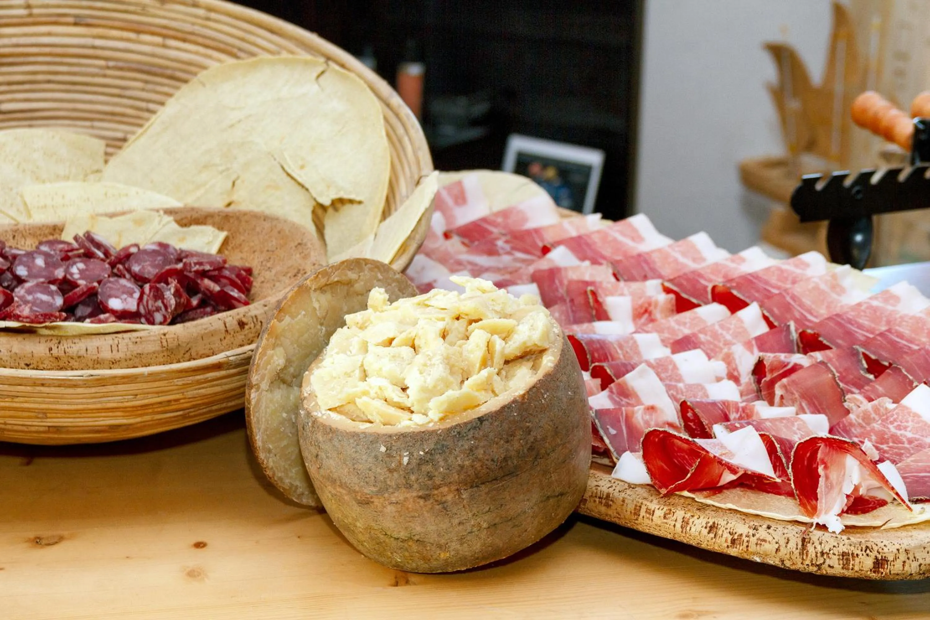 Food and drinks in Hotel Luci di la Muntagna