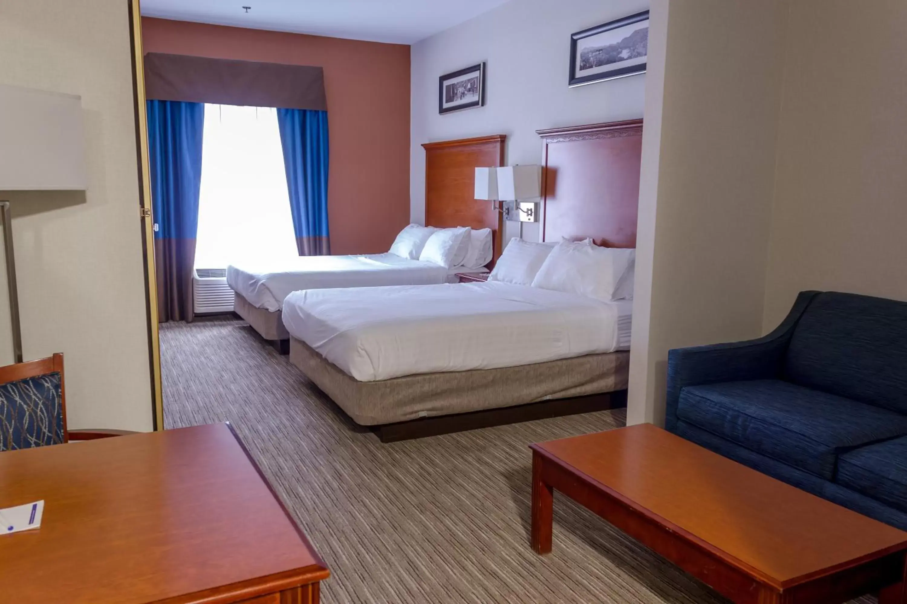 Photo of the whole room, Bed in Holiday Inn Express Hotel & Suites Brattleboro, an IHG Hotel