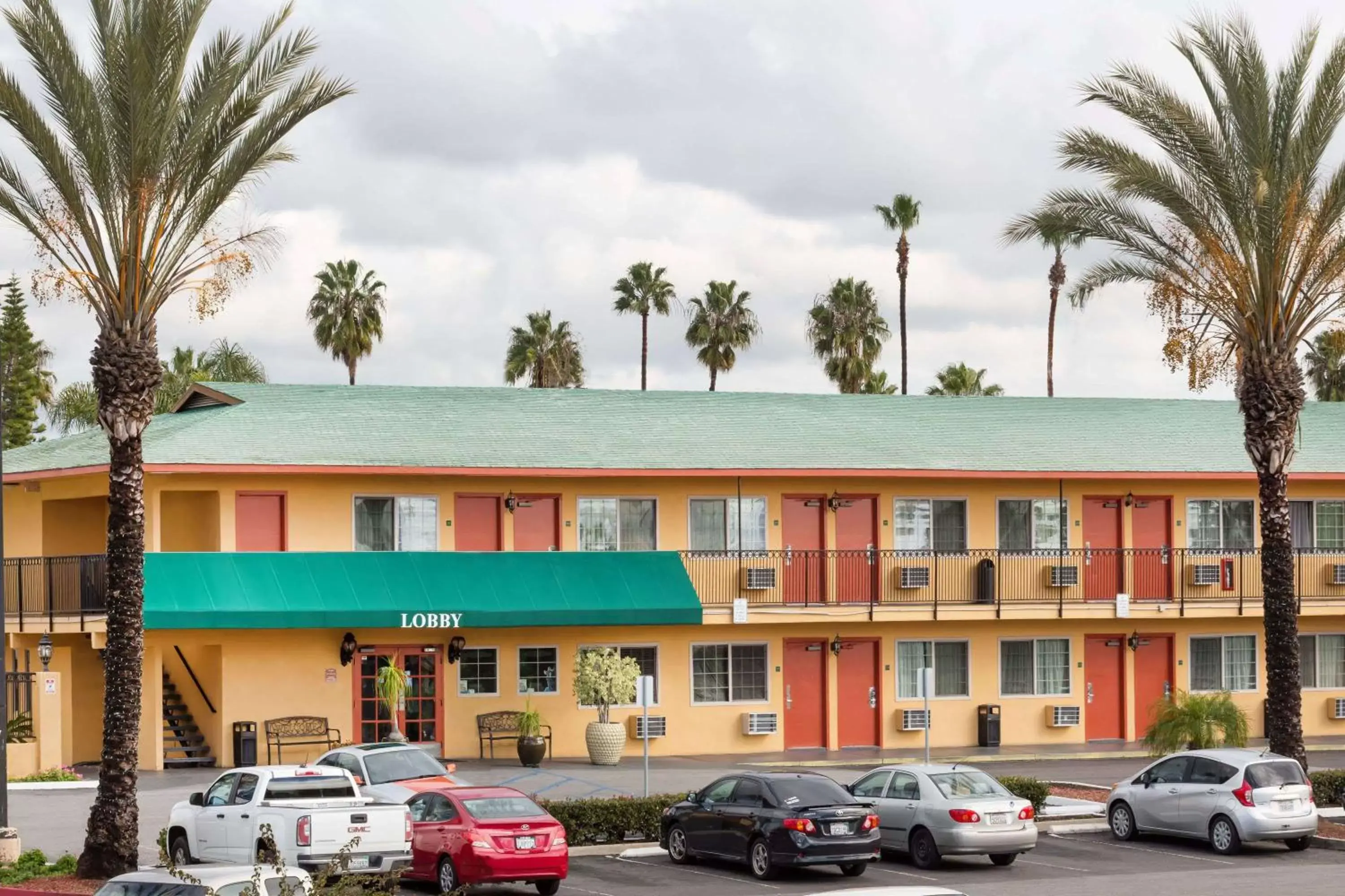 Property Building in Econo Lodge