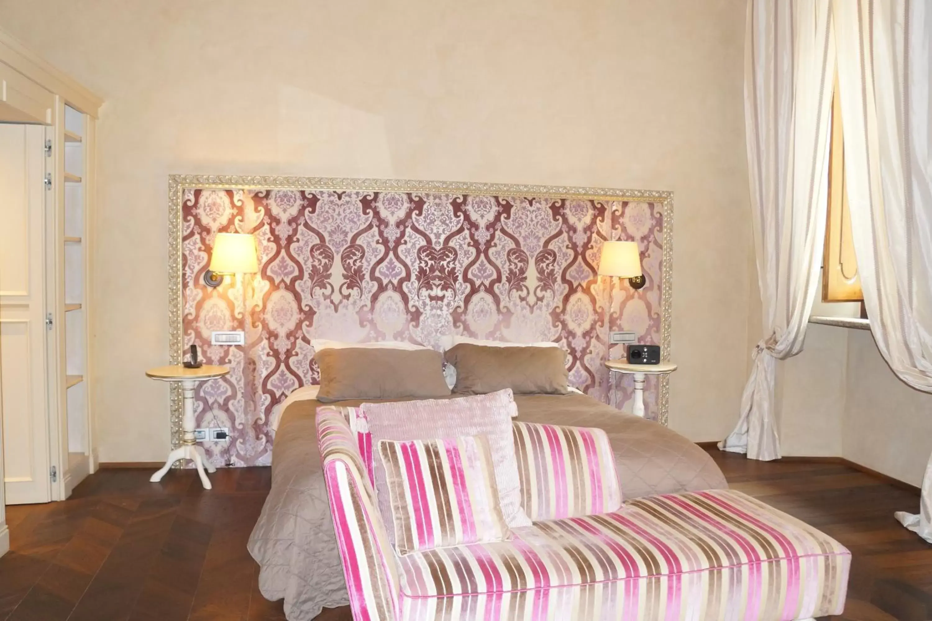 Photo of the whole room, Bed in Palazzo Carletti