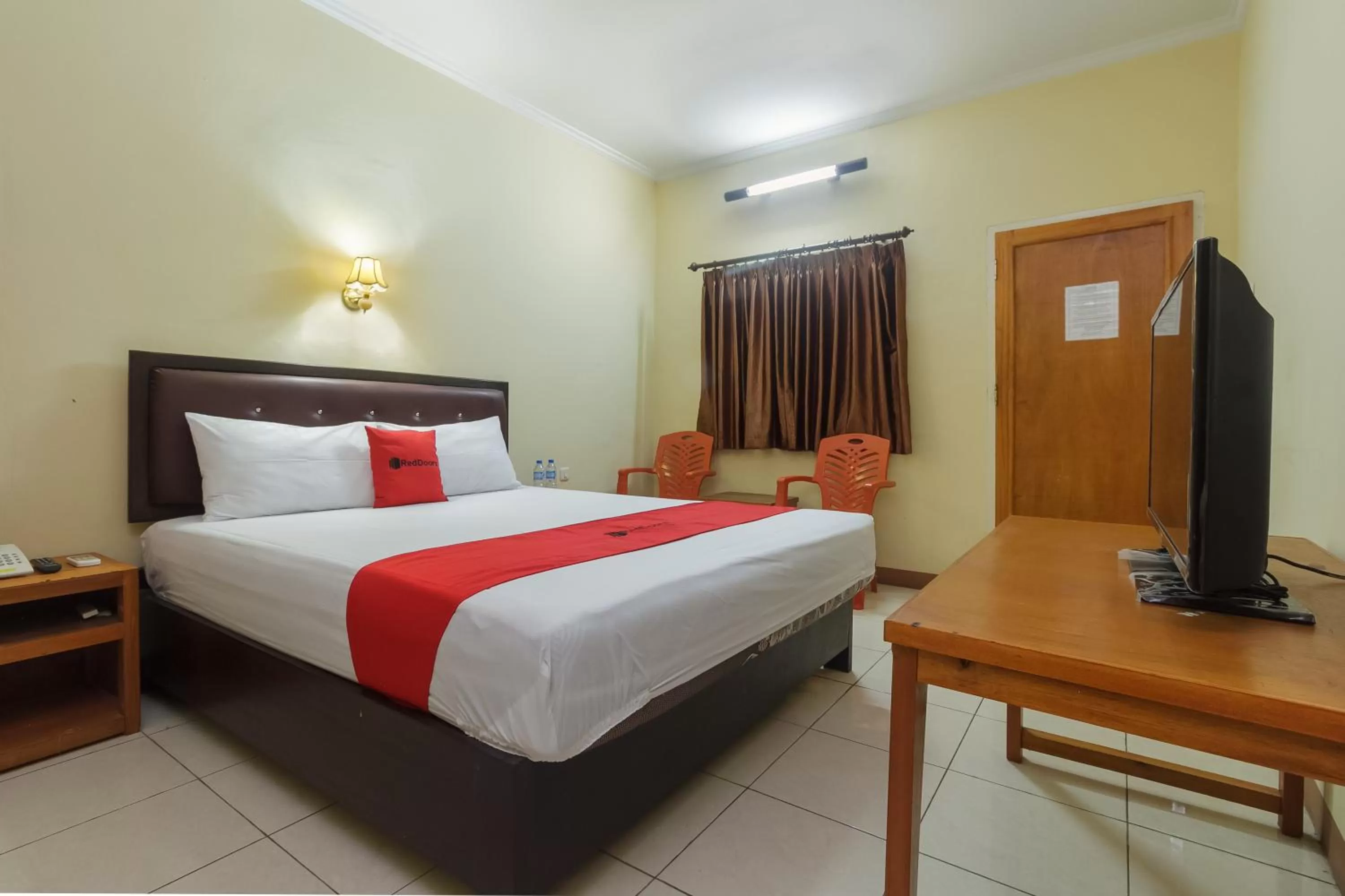 Bed in RedDoorz at Jalan Babepalar Rike Manado