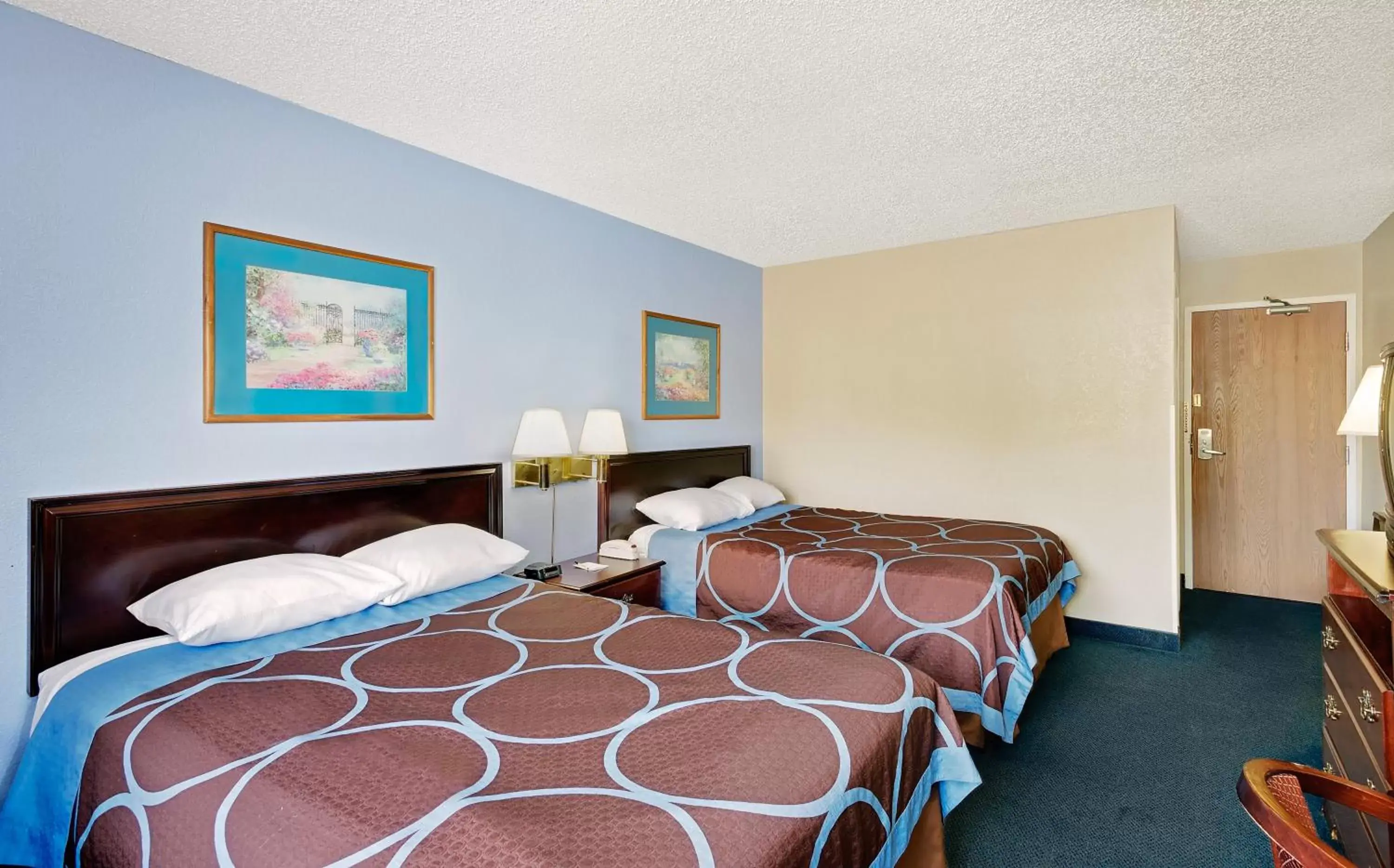 Bed in Super 8 by Wyndham Newburgh/West Point Stewart Intl Airport