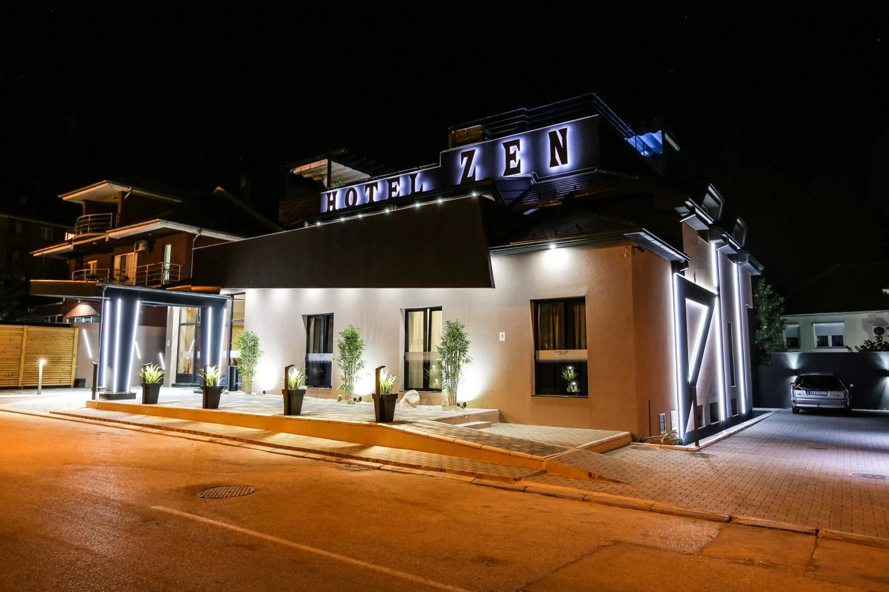 Property building in Garni Hotel Zen free parking