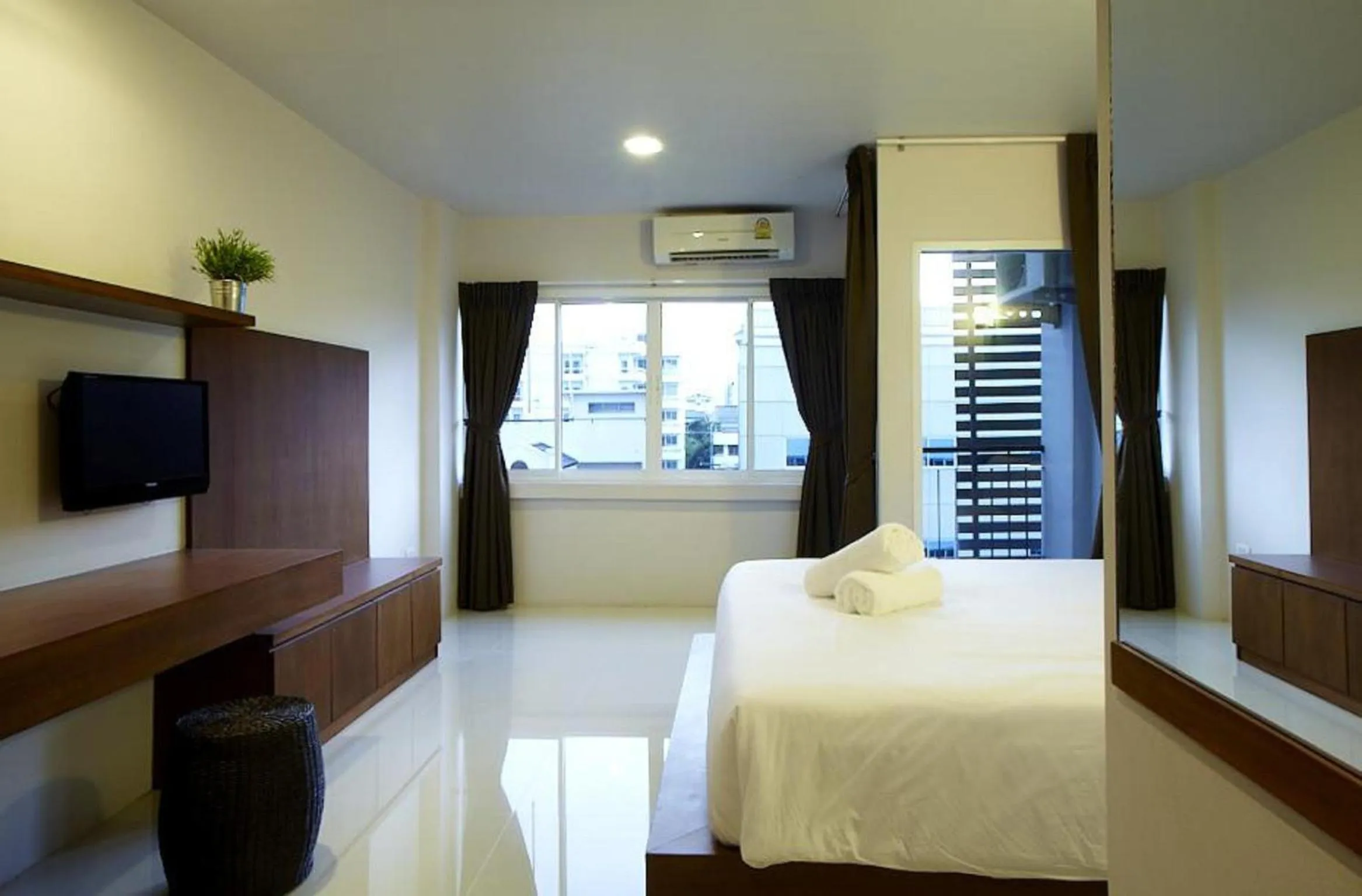 Bed, TV/Entertainment Center in Loft77 Sukhumvit Bangkok