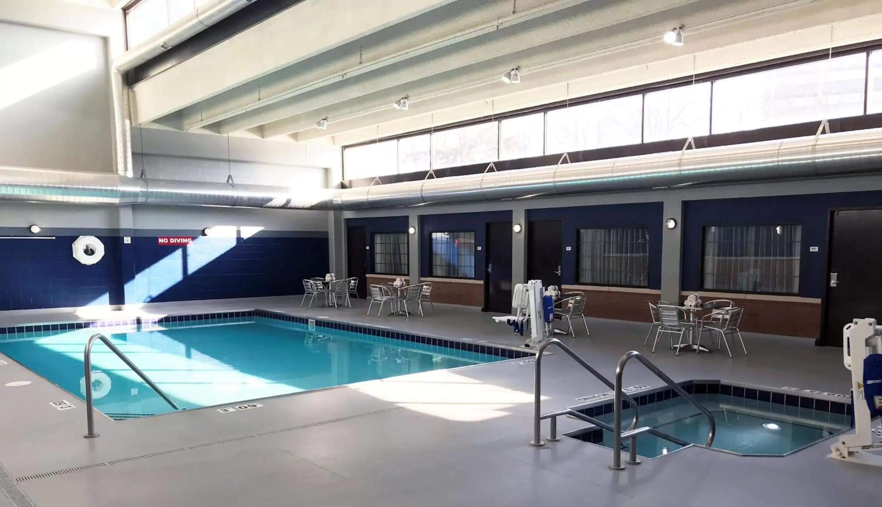 Activities, Swimming Pool in Radisson Hotel La Crosse