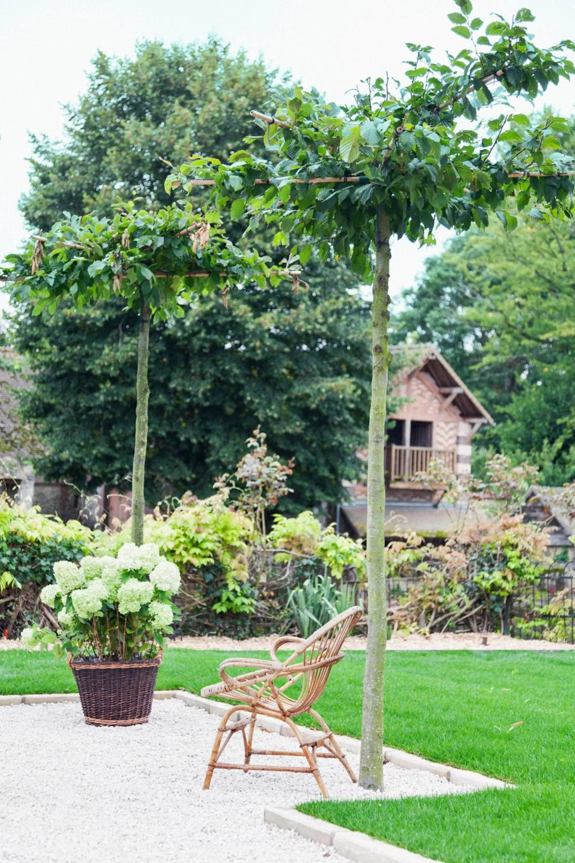 Patio in Hôtel-Restaurant Bel Ami