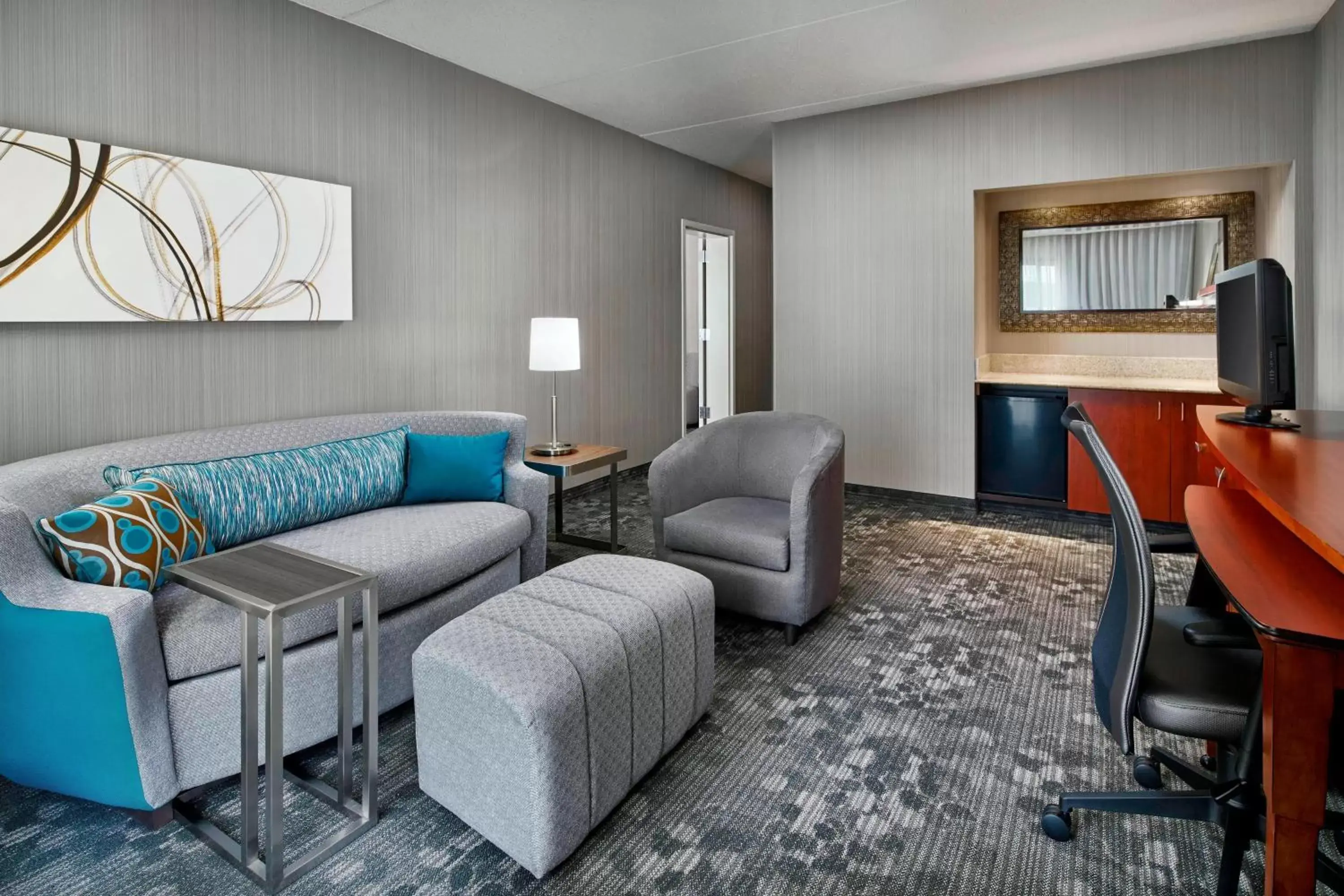 Living room, Seating Area in Courtyard By Marriott Baltimore BWI Airport