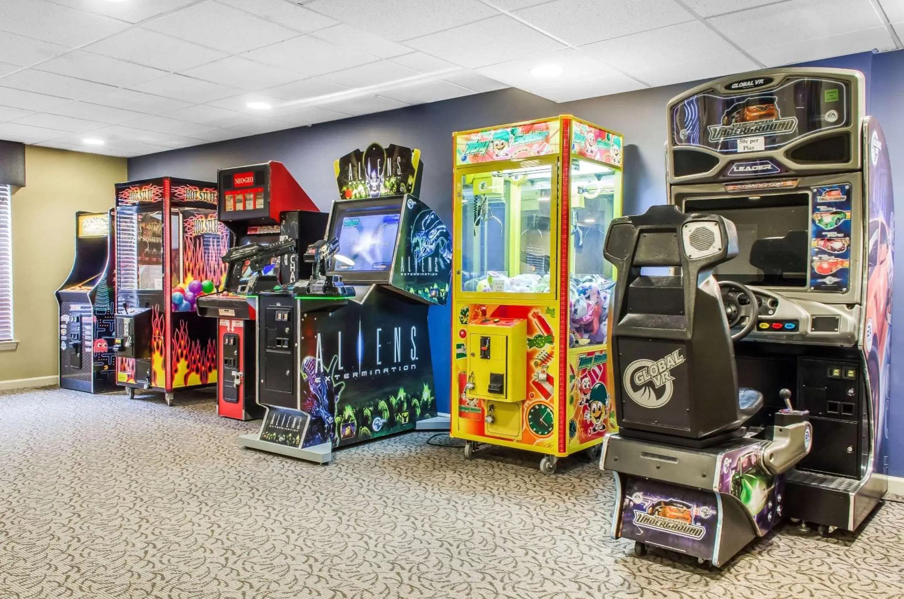 Game Room, Supermarket/Shops in Bluegreen Vacations Suites at Hershey