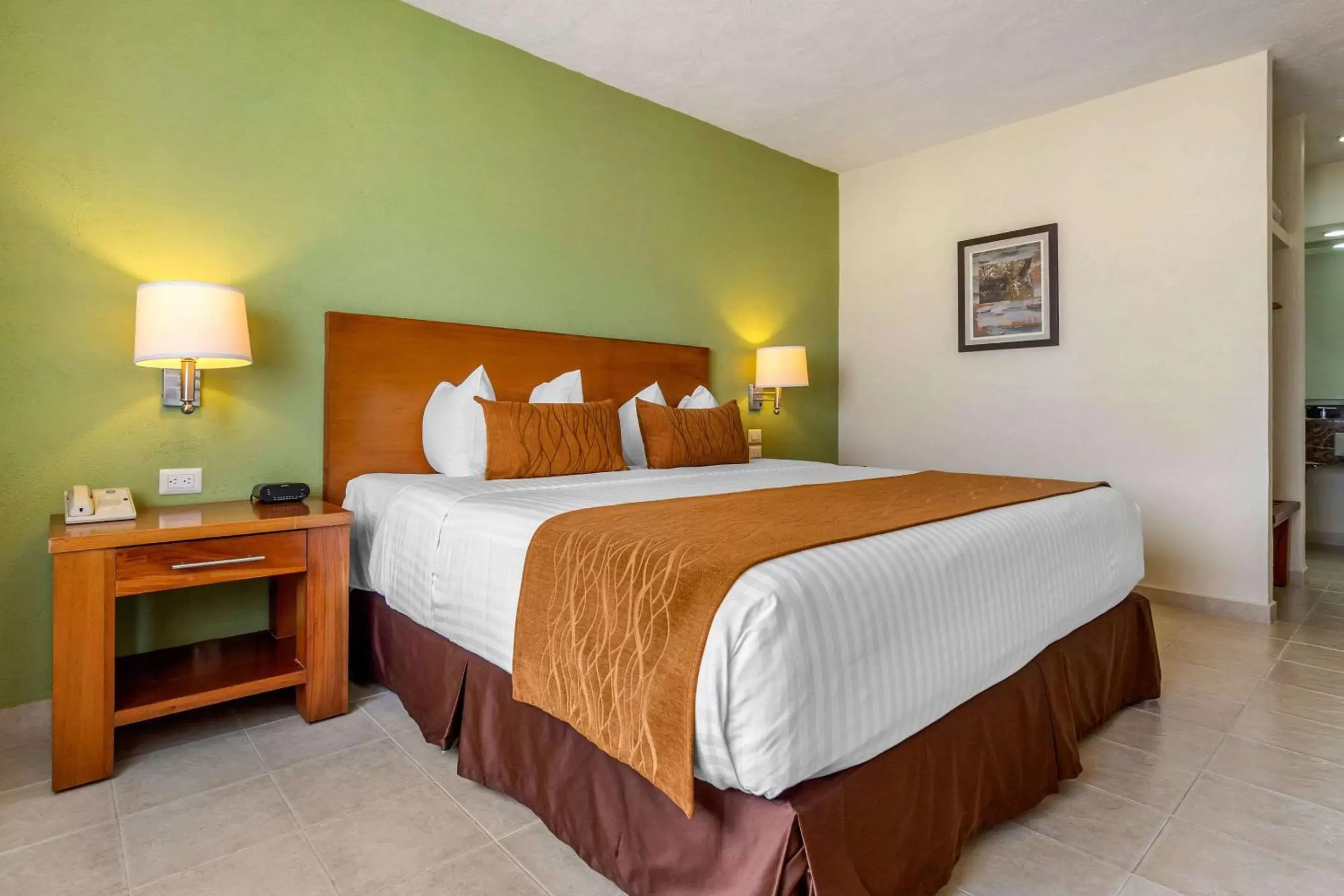 Photo of the whole room, Bed in Comfort Inn Puerto Vallarta