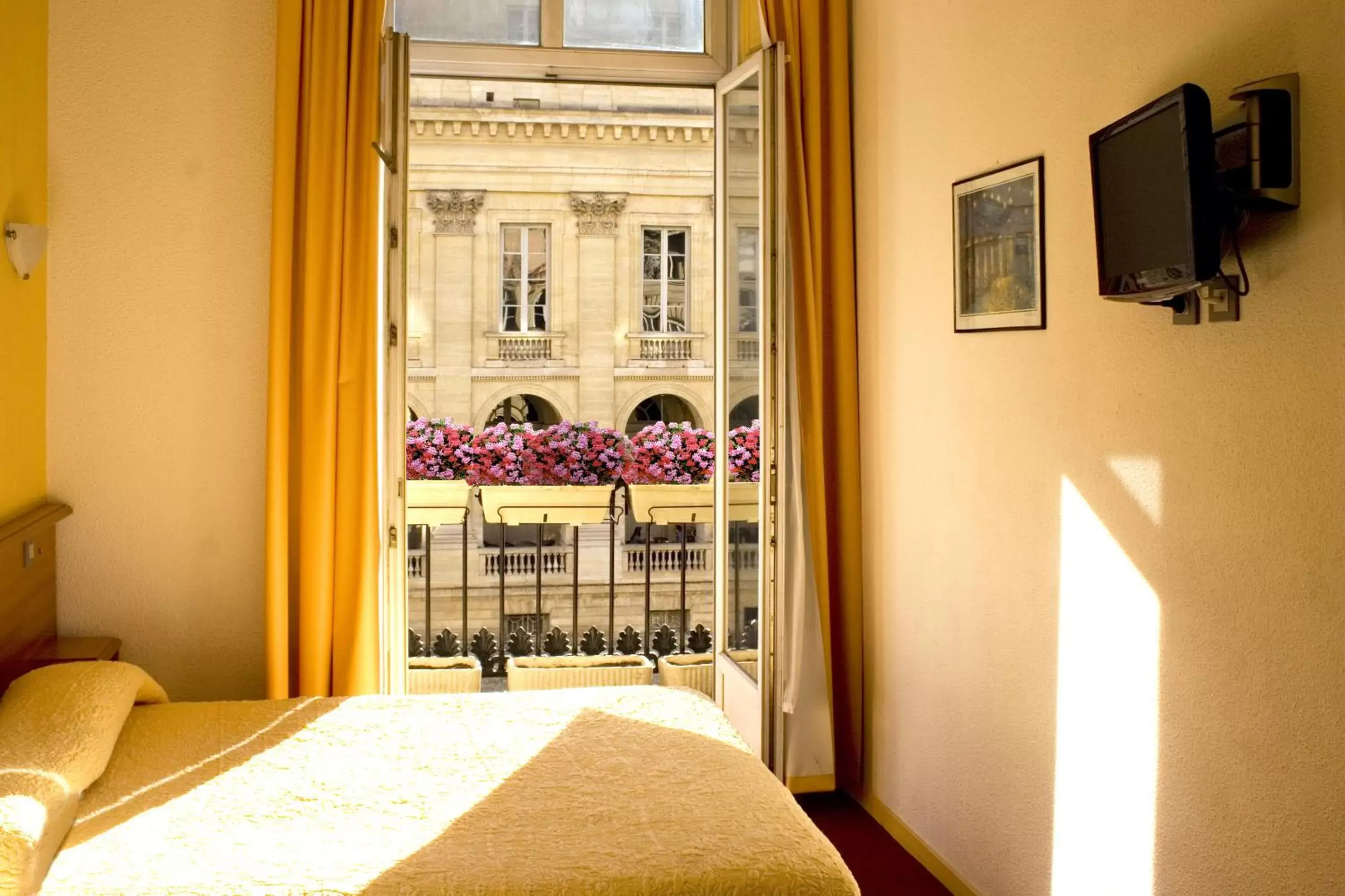 Bed in Hotel de L'Opéra