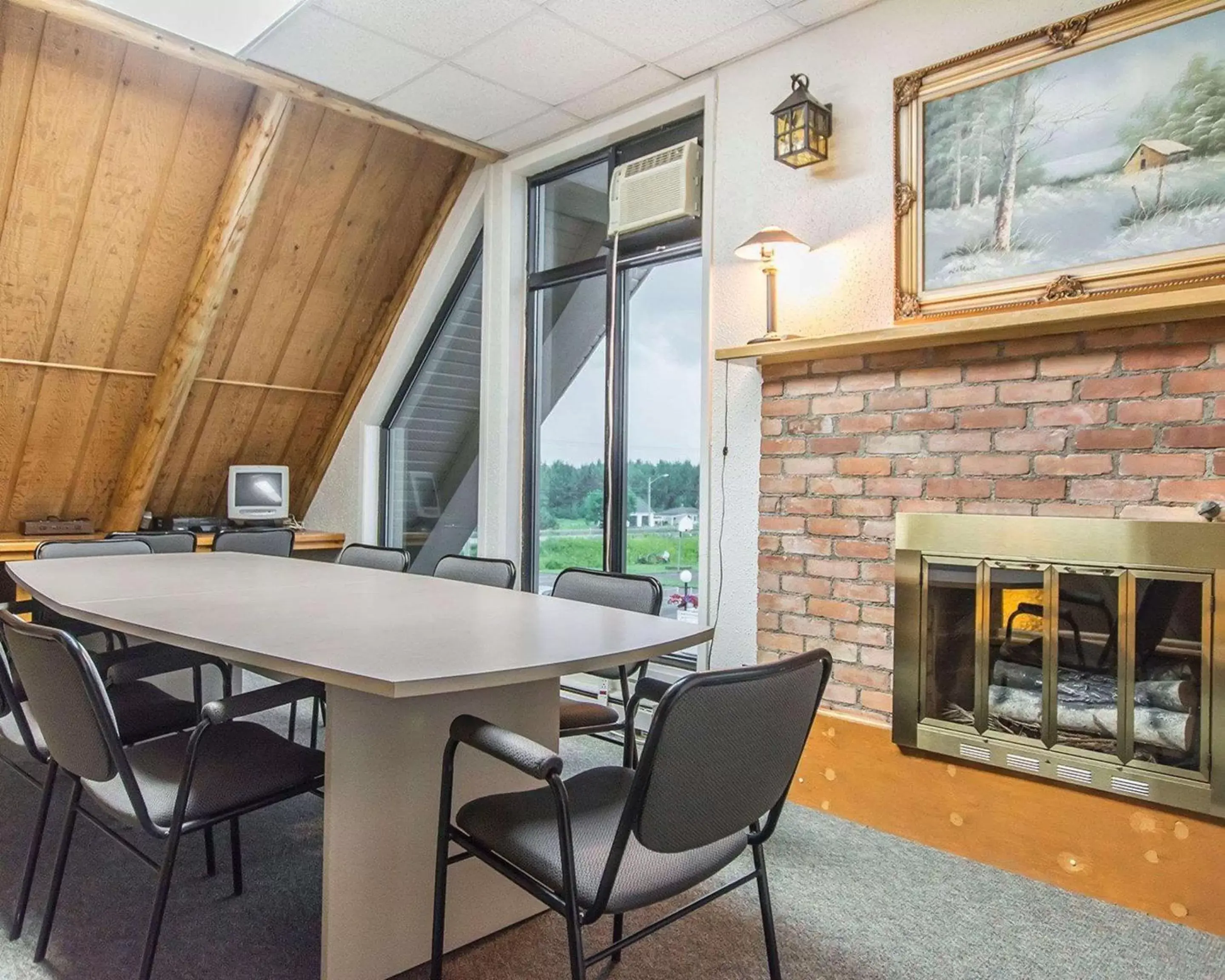 On site, Dining Area in Rodeway Inn