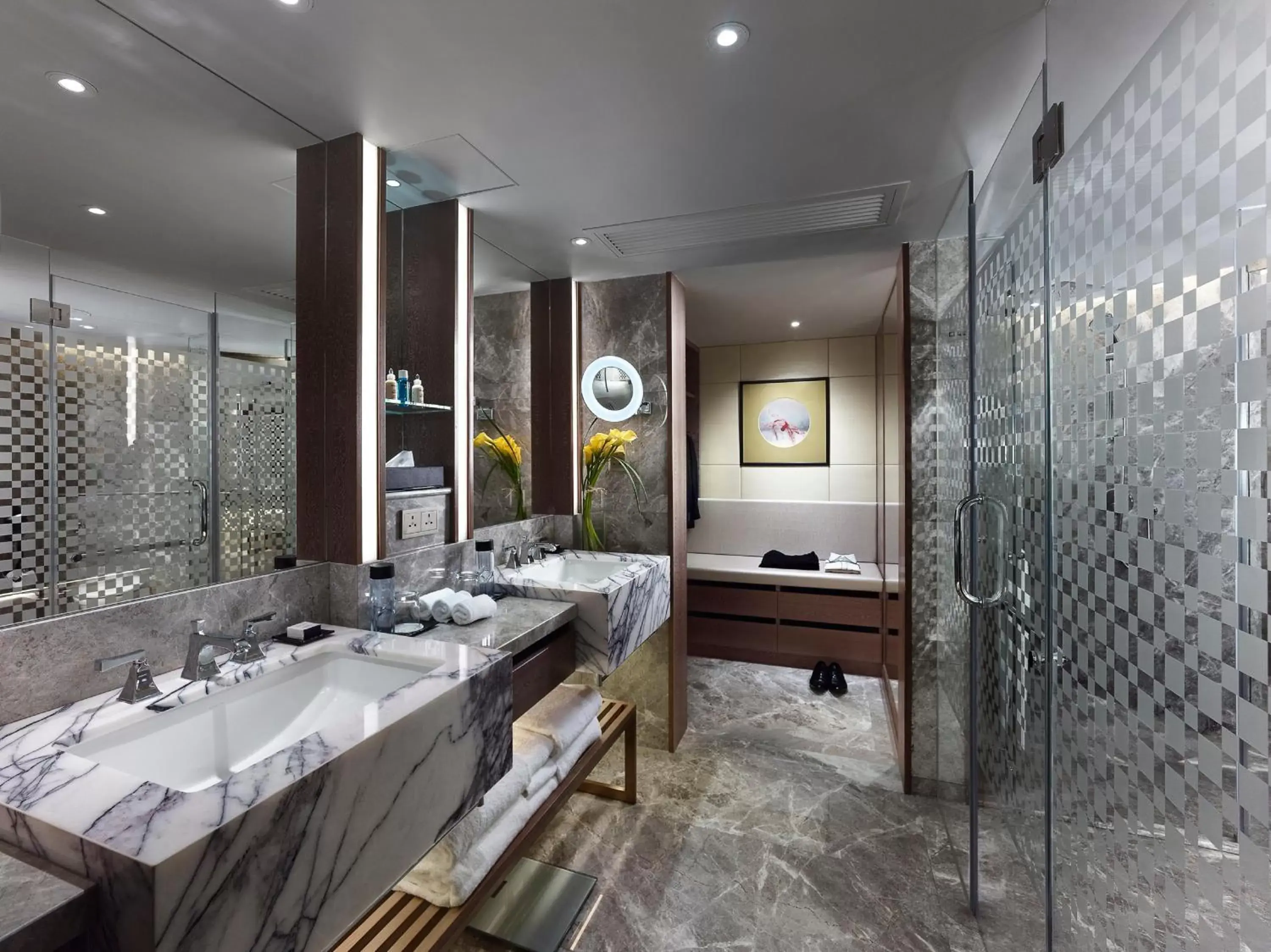 Photo of the whole room, Bathroom in InterContinental Grand Stanford Hong Kong, an IHG Hotel