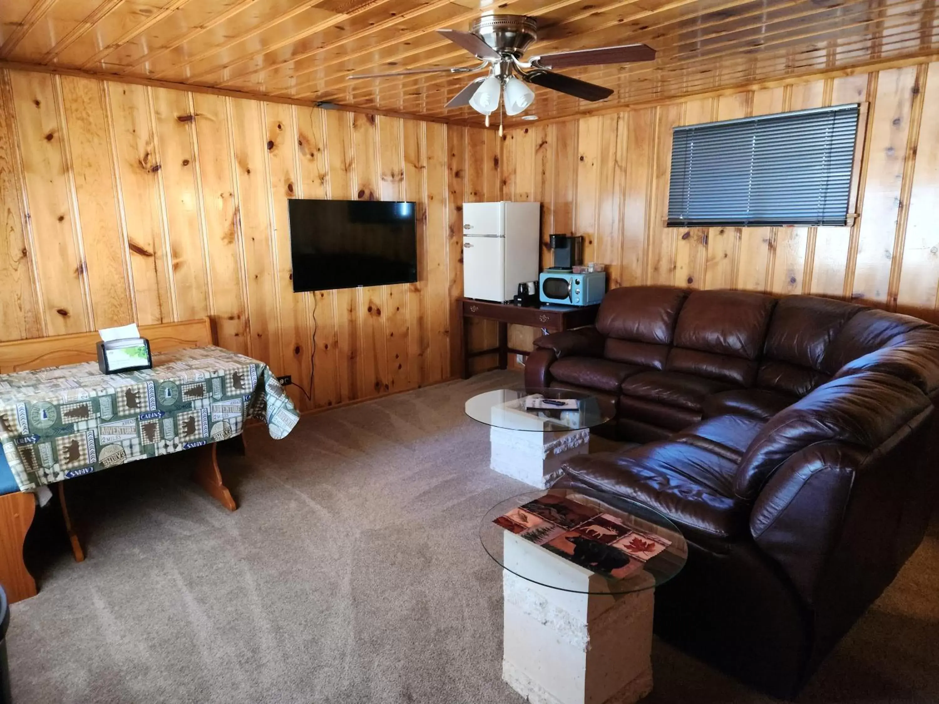 TV and multimedia, Seating Area in Eagle Nest Fly Shack & Lodge