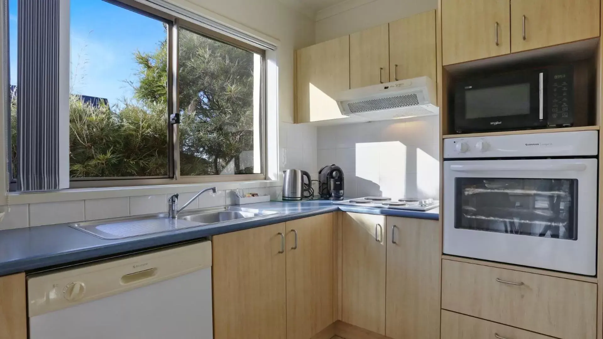 Kitchen or kitchenette, Kitchen/Kitchenette in Sorrento Apartments Merimbula