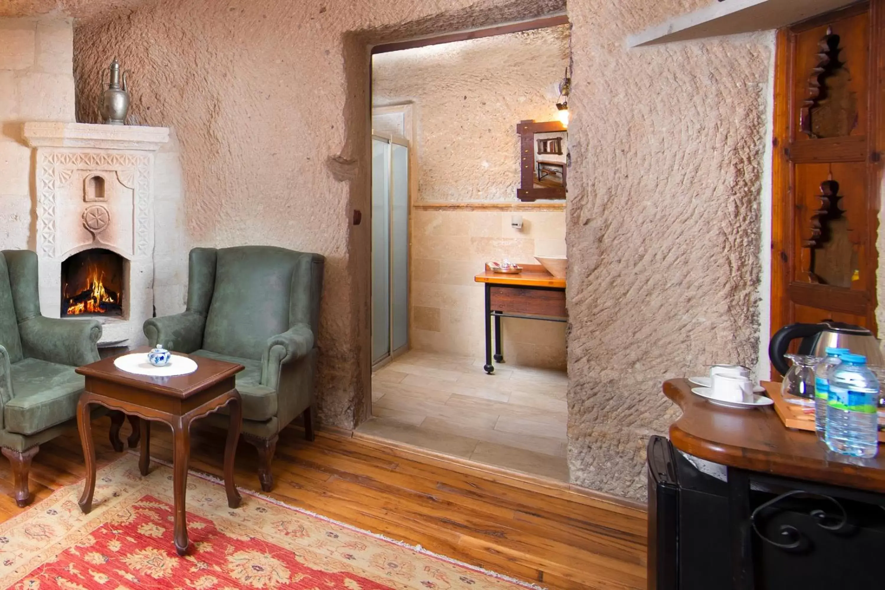 Bathroom, Seating Area in Terra Cave Hotel