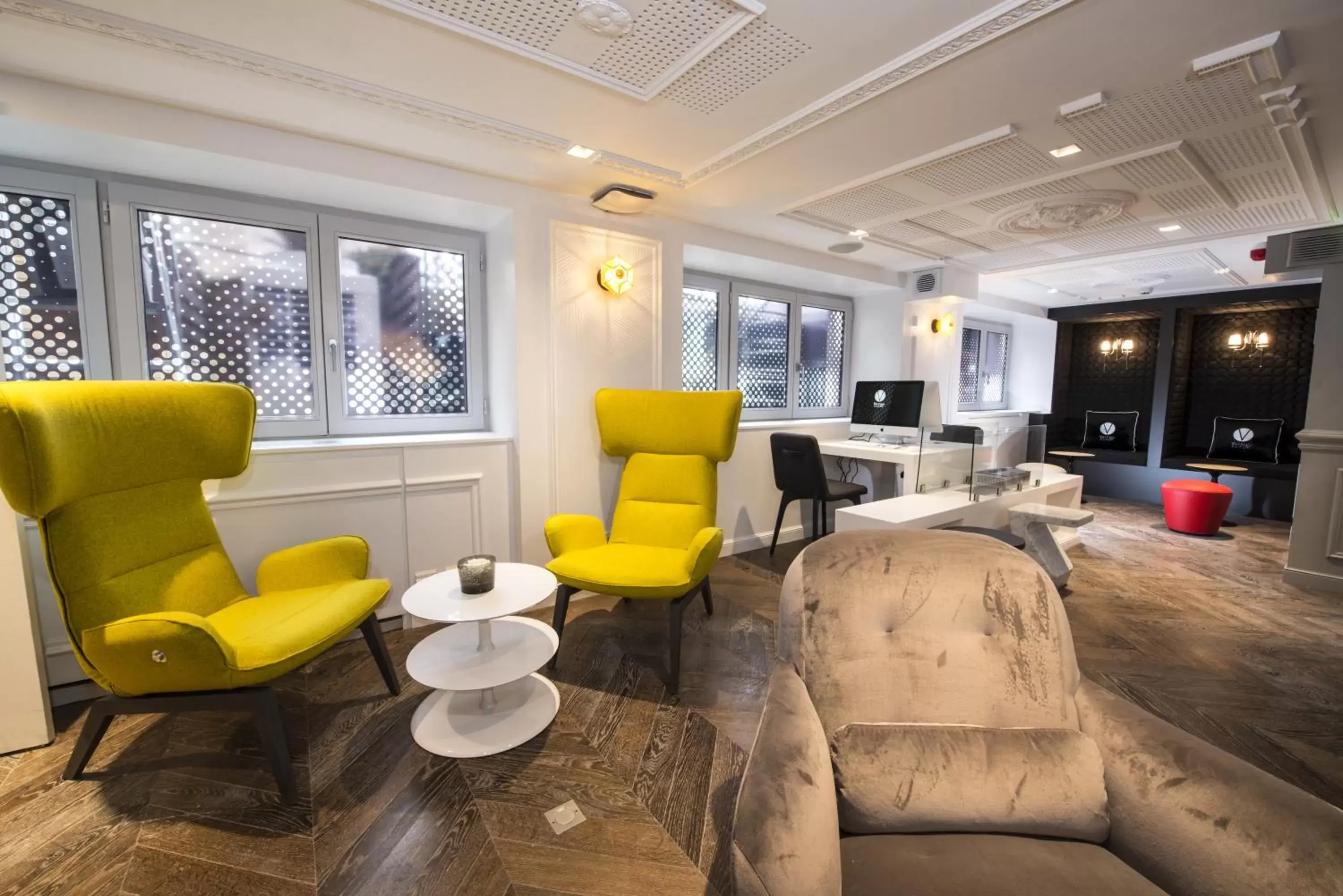Communal lounge/ TV room, Seating Area in Vertigo, a Member of Design Hotels