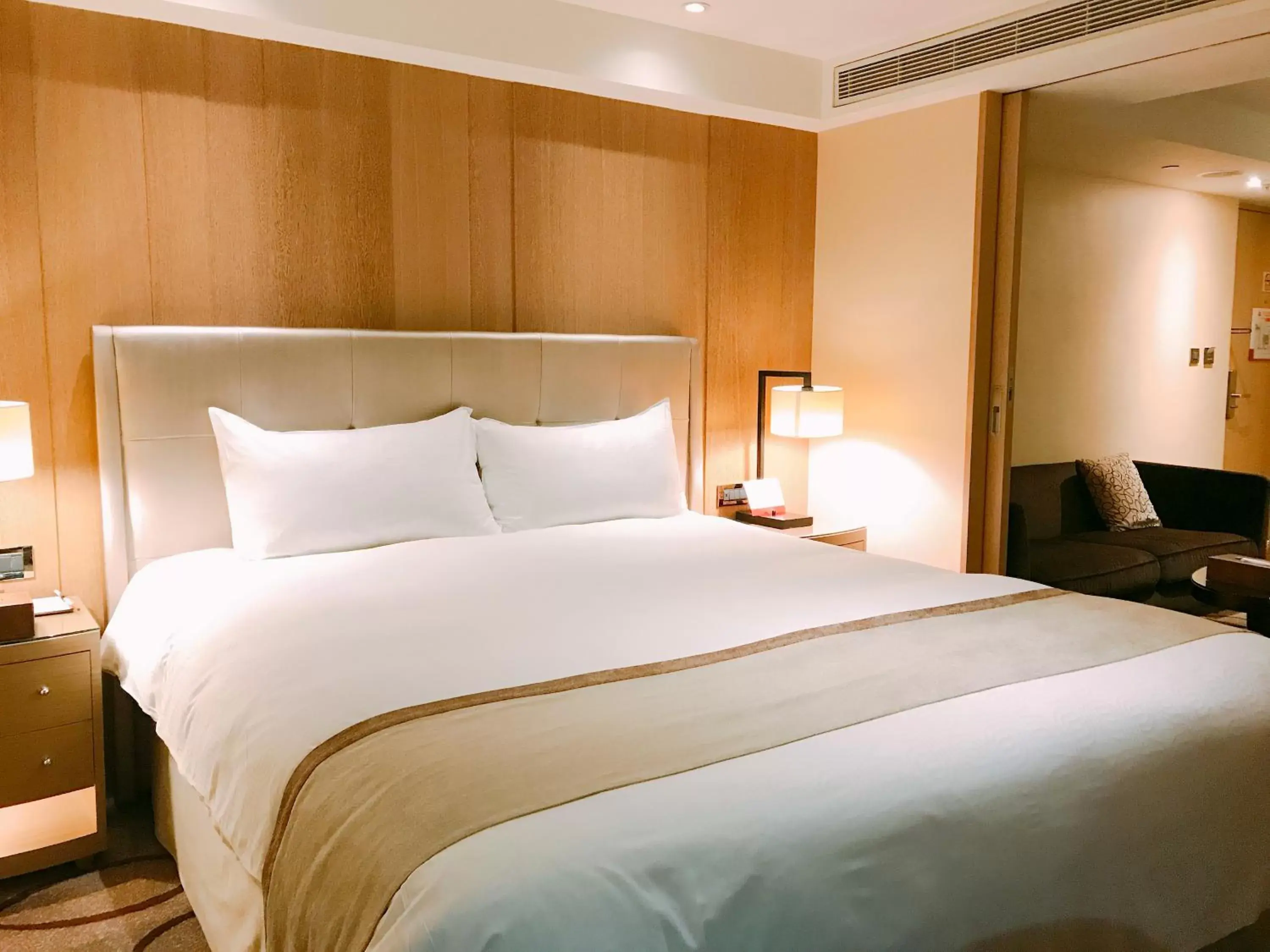 Bedroom, Bed in Kaohsiung Chateau de Chine Hotel Bedroom, Bed in Kaohsiung Chateau de Chine Hotel