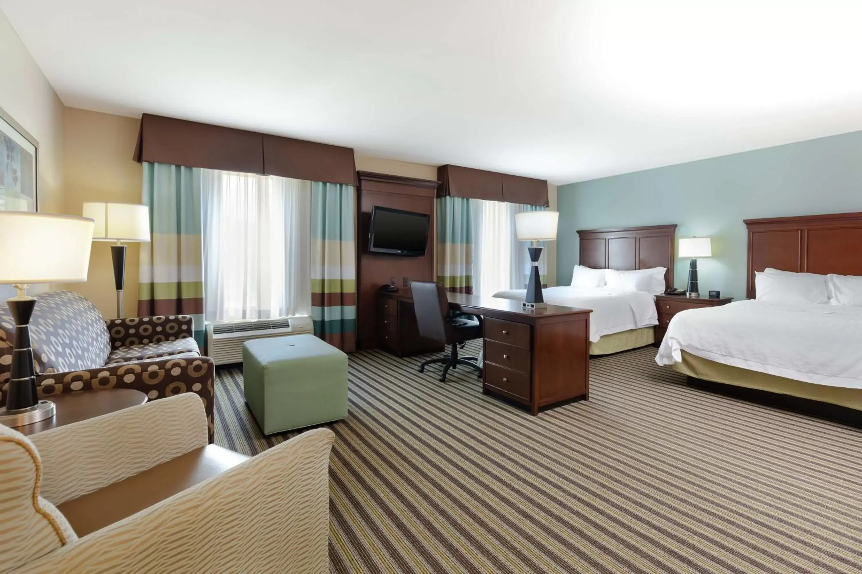 Bed in Hampton Inn and Suites Adairsville/Calhoun Area