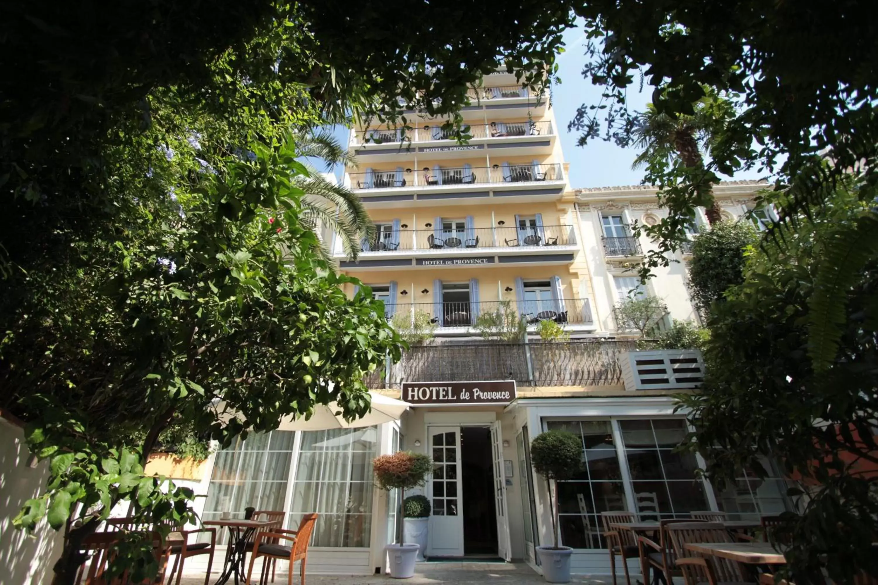 Facade/entrance, Property Building in Hôtel de Provence