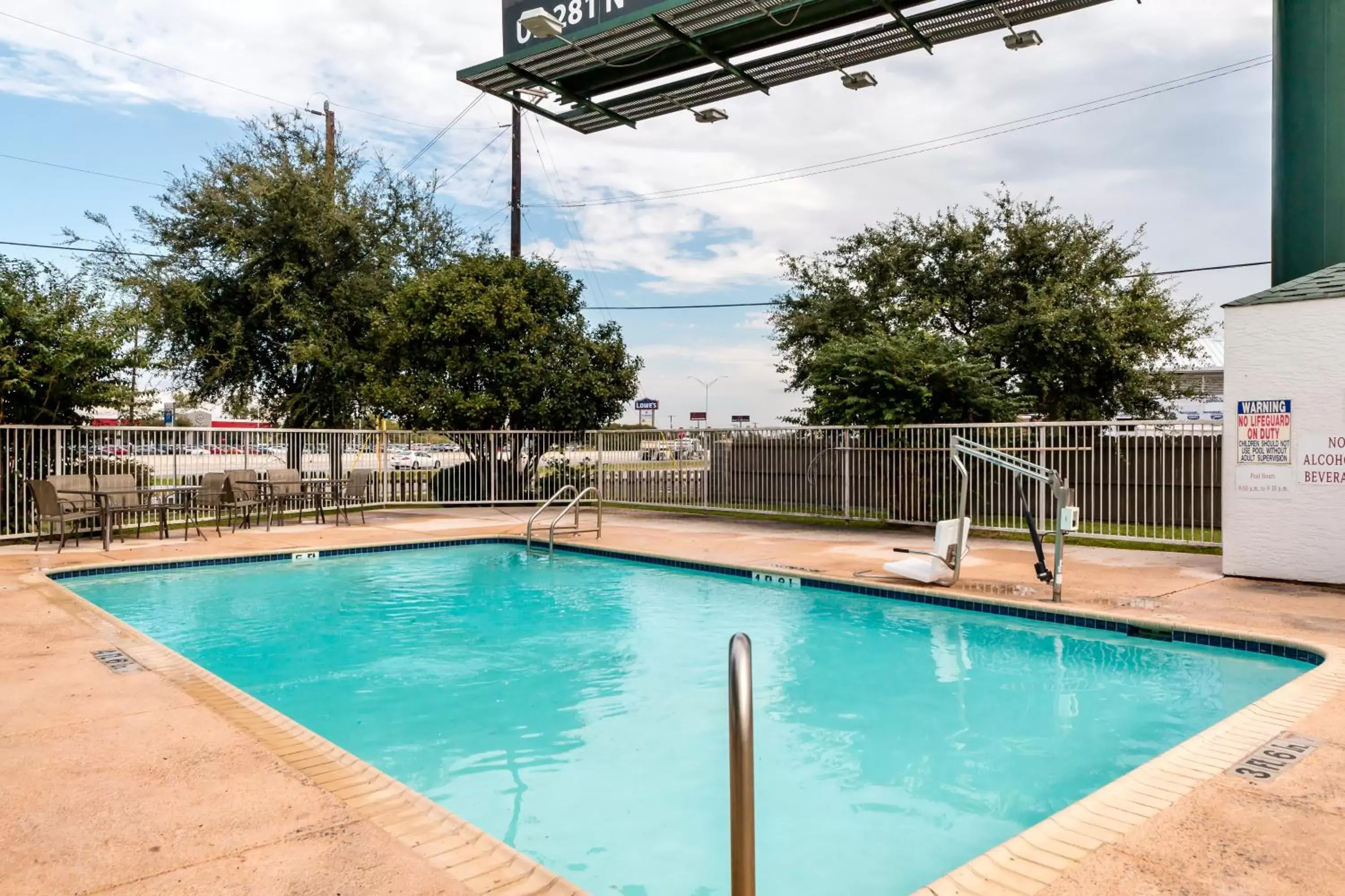 Swimming Pool in Motel 6-San Antonio, TX - South