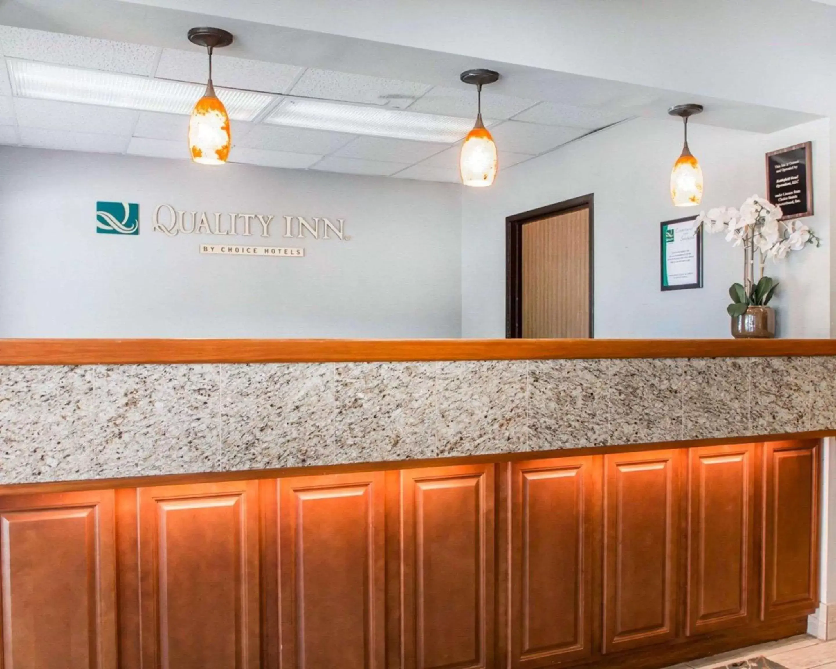Lobby or reception in Quality Inn US65 & E Battlefield Rd Springfield Lobby or reception in Quality Inn US65 & E Battlefield Rd Springfield