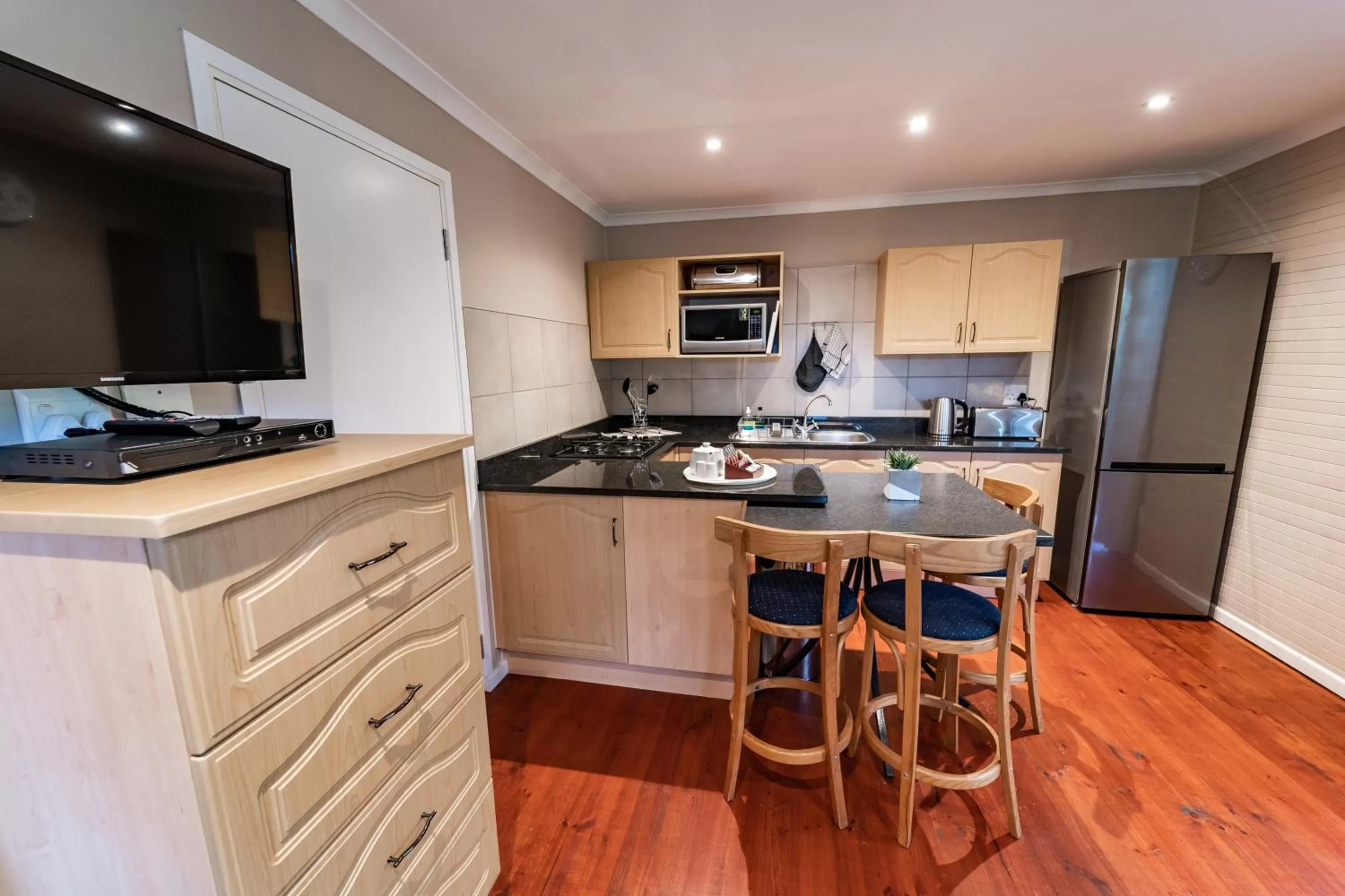 Kitchen or kitchenette in Gooderson Knysna Chalets