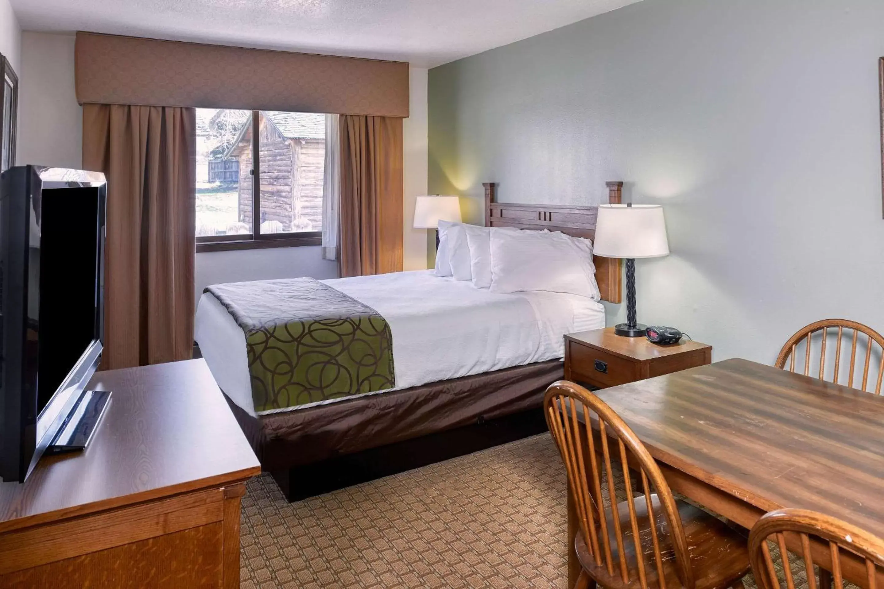 Bedroom, Bed in The Ridgeline Hotel at Yellowstone, Ascend Hotel Collection